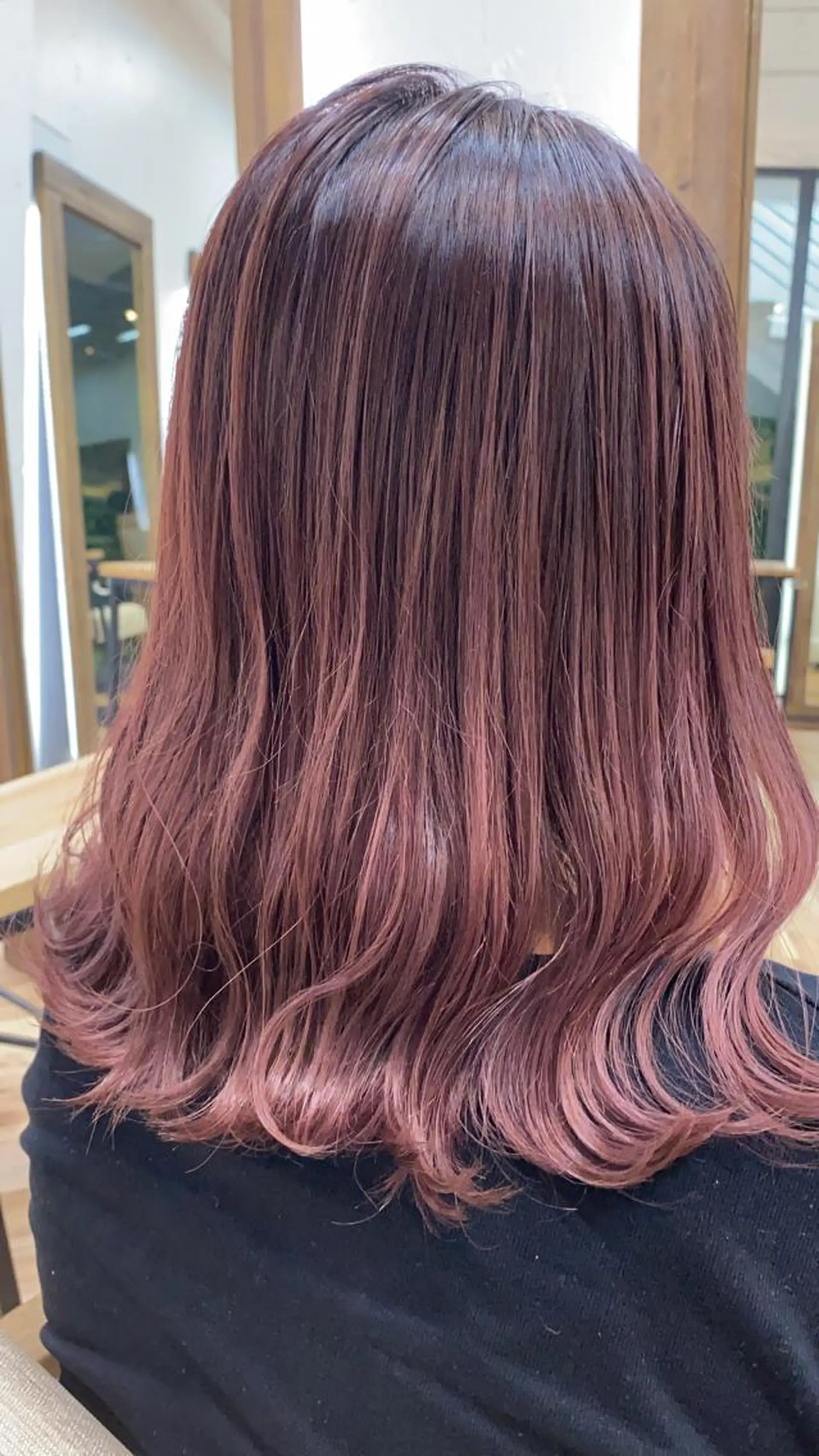 セミロング おおつき ありかのヘアスタイル