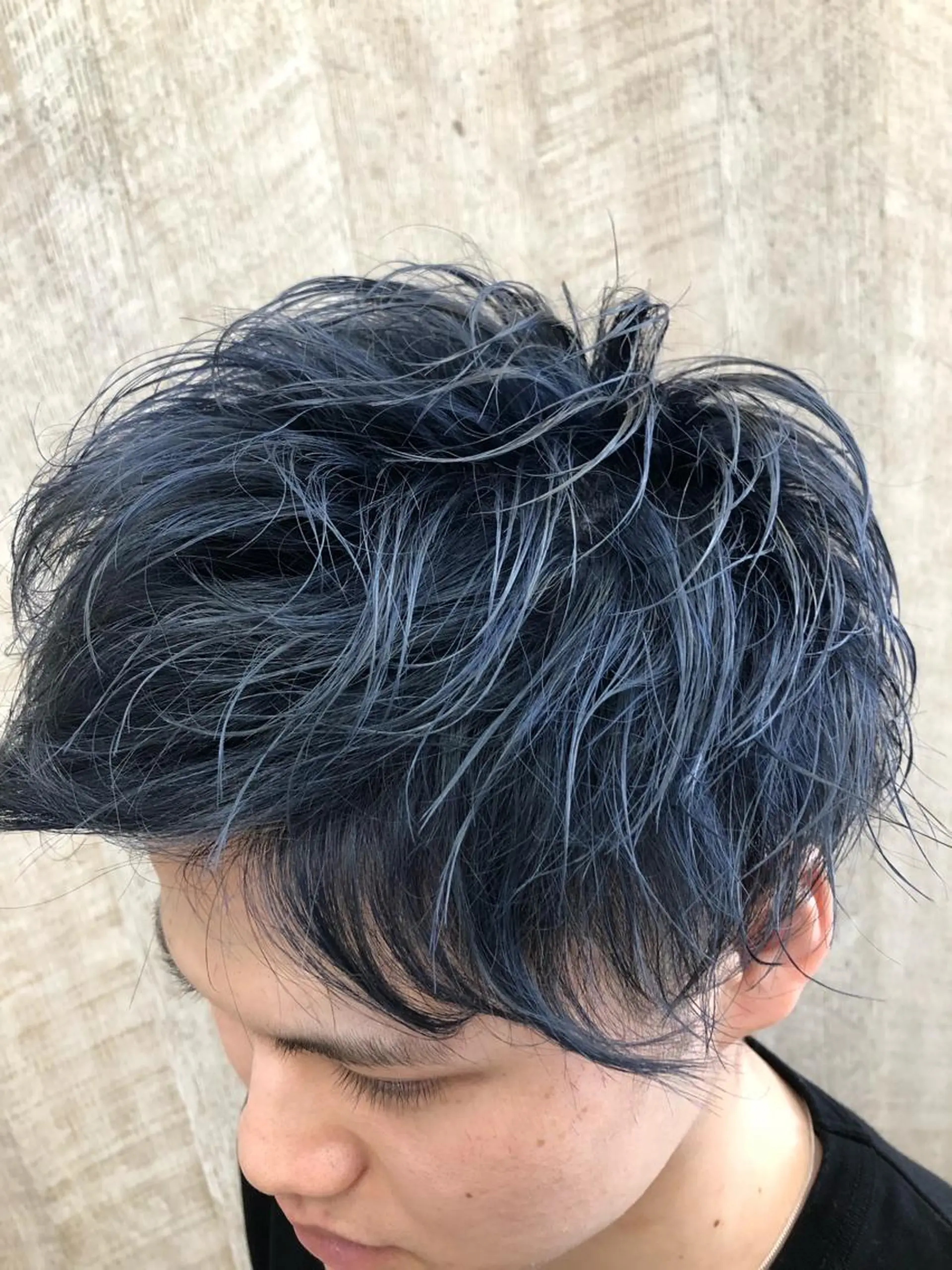 ショート カラー メンズ メンズブリーチ ブリーチ ネイビーカラー hair salon Ame(エイム)所属・熊井 達也のエステ・リラクイメージ