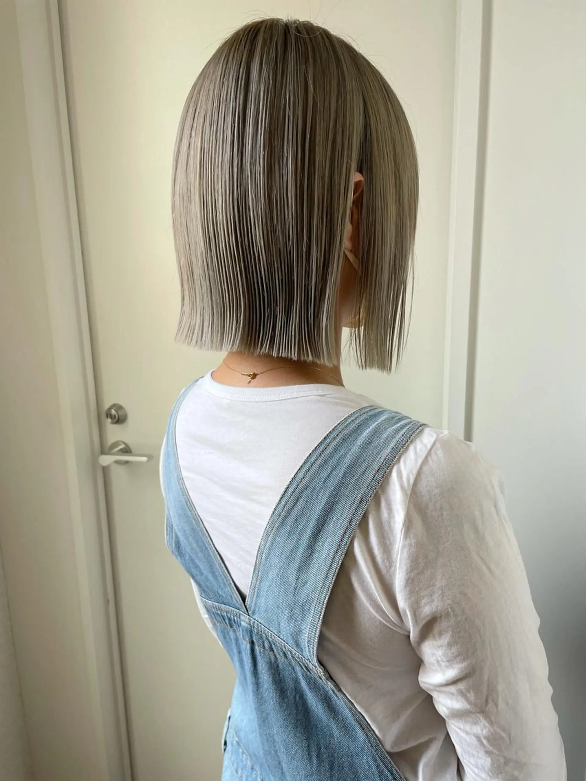 ショート カラー アッシュ ダブルカラー ハイライトカラー ハイトーンカラー イルミナカラー 江上拓郎/ショート /酸性ストレートのヘアスタイル