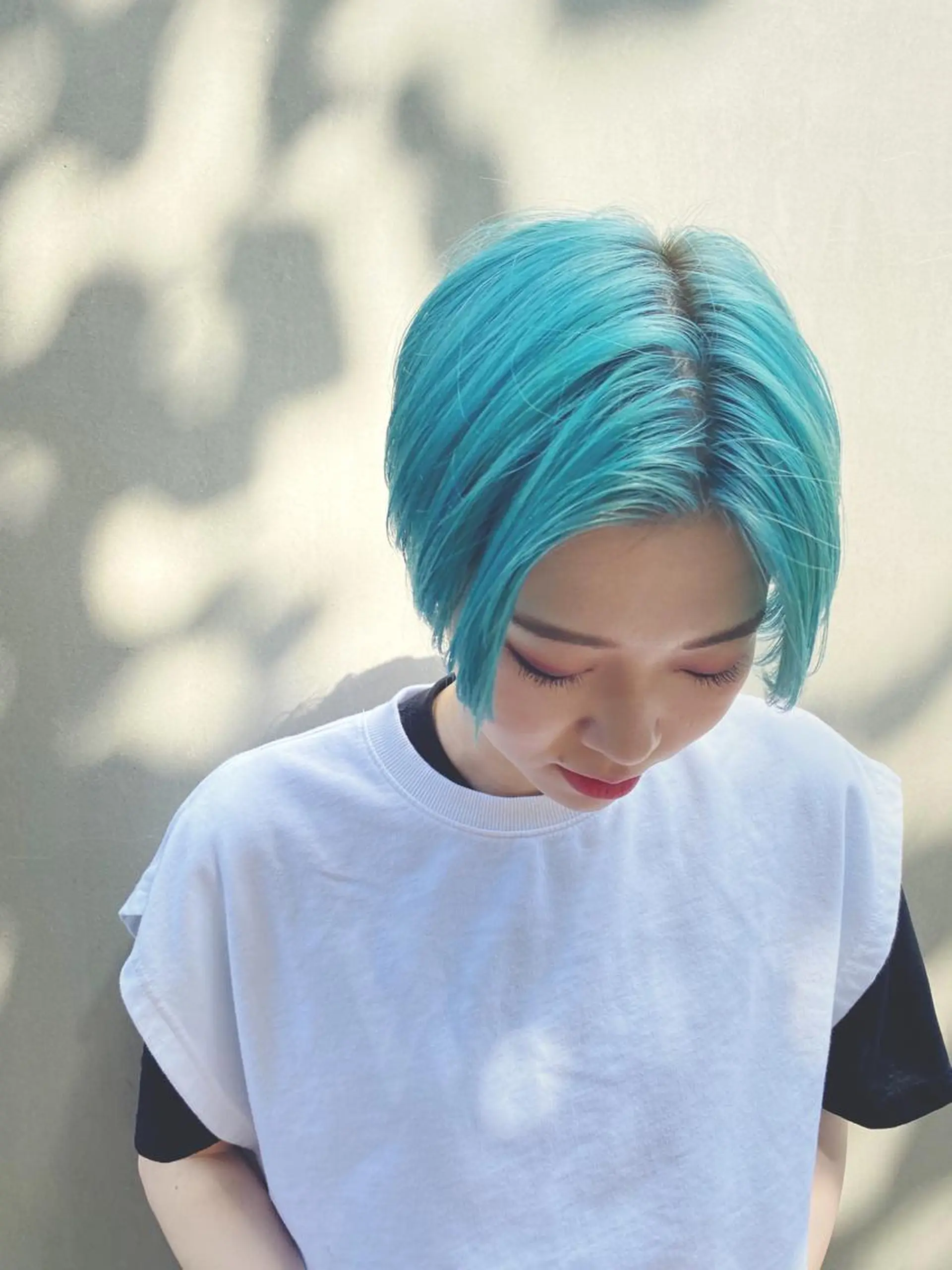 ショート カラー ブリーチ センターパート/ 暖色カラーayuのヘアスタイル