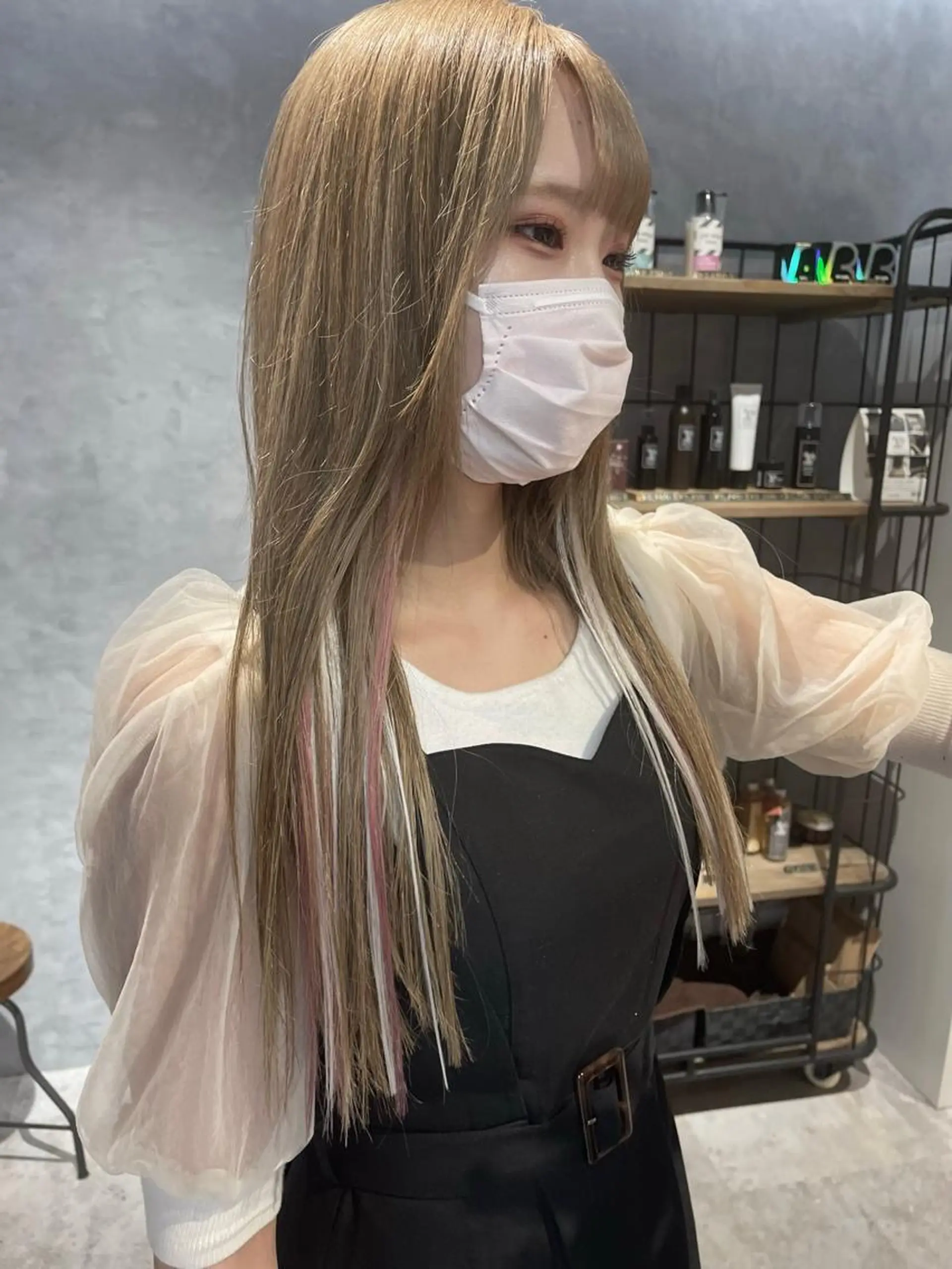ロング カラー ブリーチ ケアブリーチ ハイトーンカラー 韓国風カラー エクステ エクステ オフホワイトアンドなんば所属・福西 洋斗のヘアスタイル