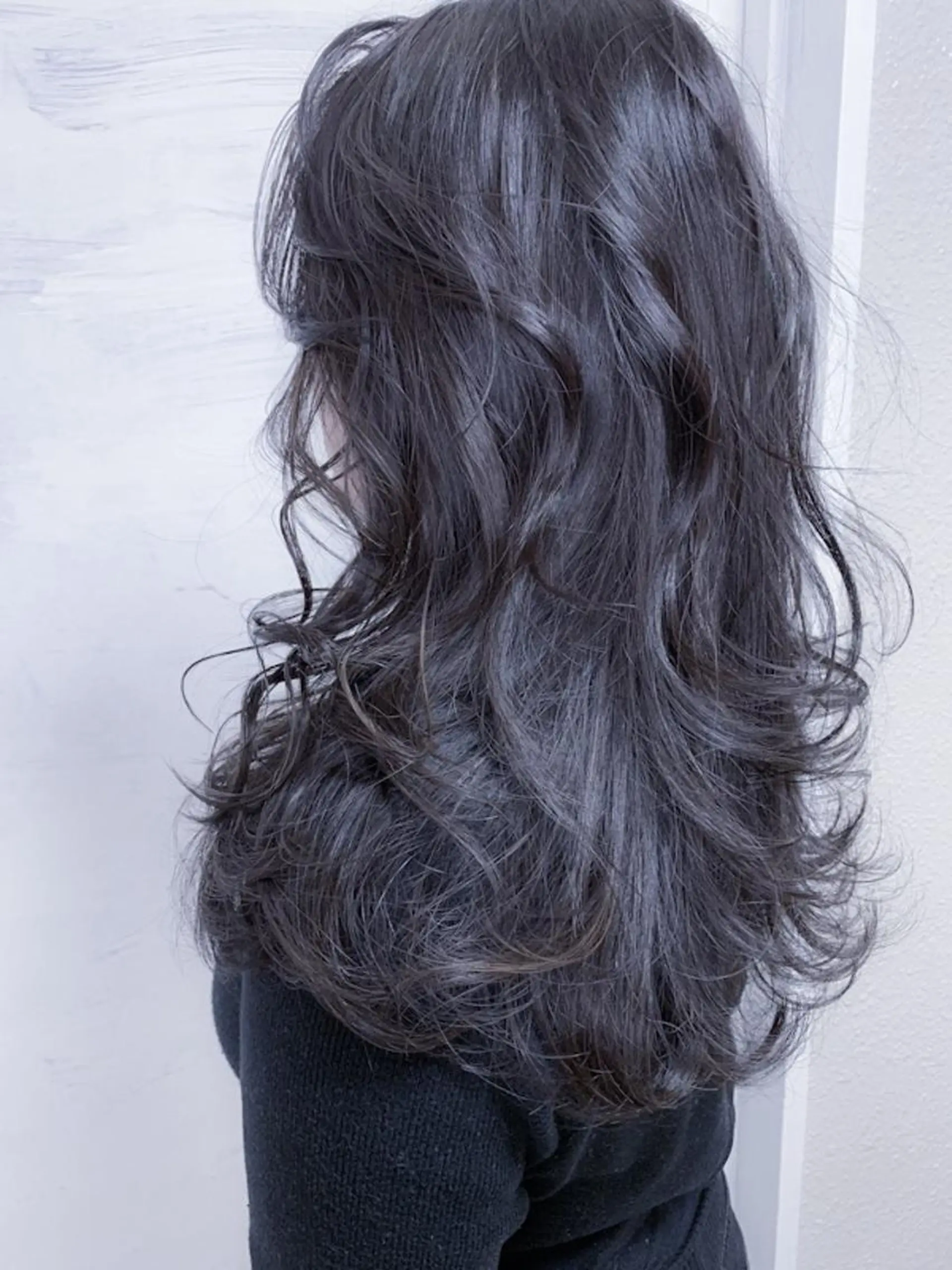 ロング カラー 黒髪 ブルーカラー ブルーブラック 透明感カラー ハイライトカラー カット ヘアカラー BOX mico.のヘアスタイル