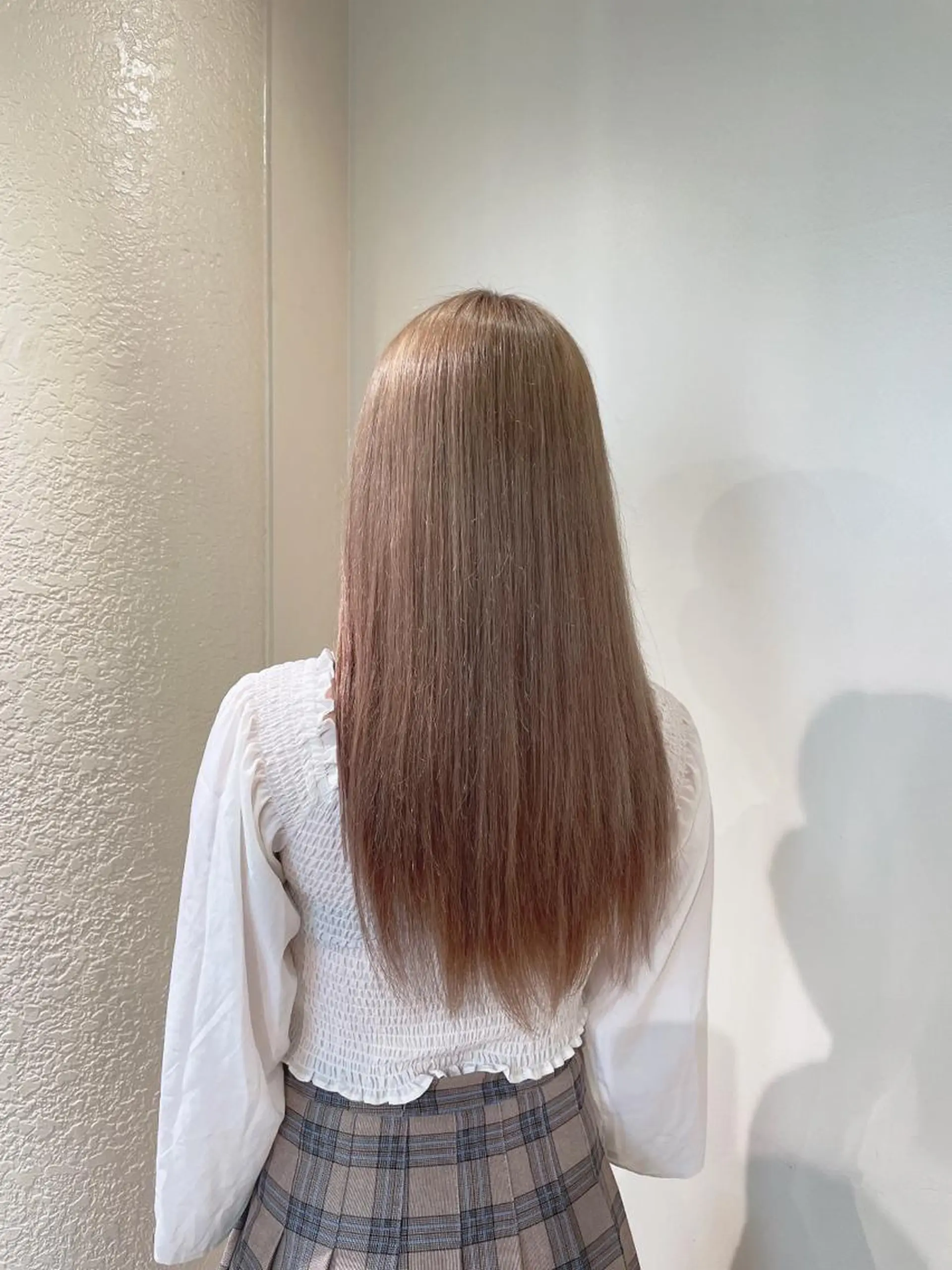 ロング カラー ベージュカラー ブリーチ ミルクティーベージュ ヘアカラー トリートメント ヘッドスパ 🦋美髪／エクステ 🦋アベイクミのヘアスタイル