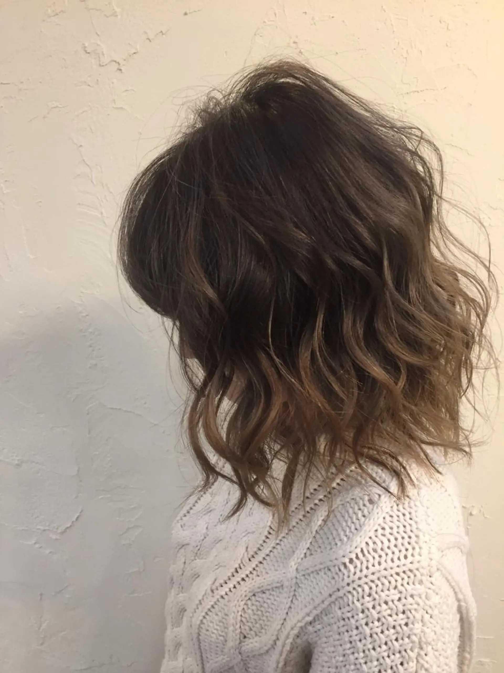 ミディアム カラー バレイヤージュ レイヤーカット カット ヘアカラー 韓国レイヤー外国人風 透明感カラー髪質改善のヘアスタイル