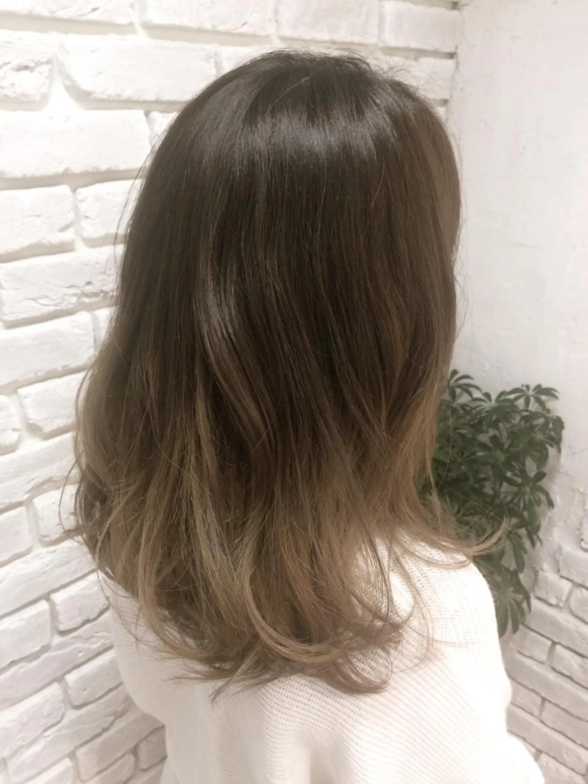 セミロング カラー 江幡 渉のヘアスタイル