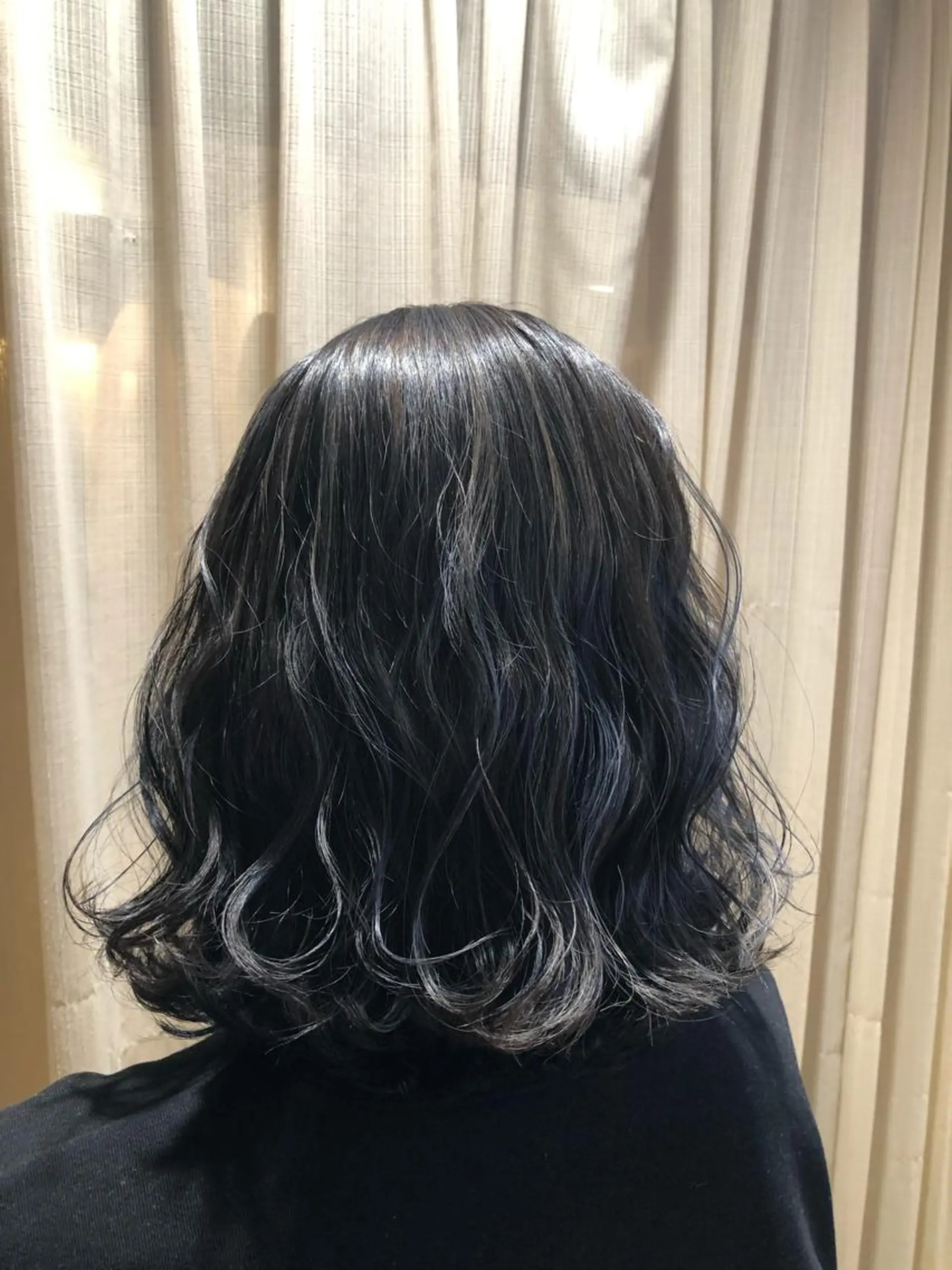 ミディアム カラー ブルーカラー ブルーグレー ブルーグレージュ グレージュ ハイライトカラー カット ヘアカラー Homey Kyoto所属・吉村 絢乃のヘアスタイル