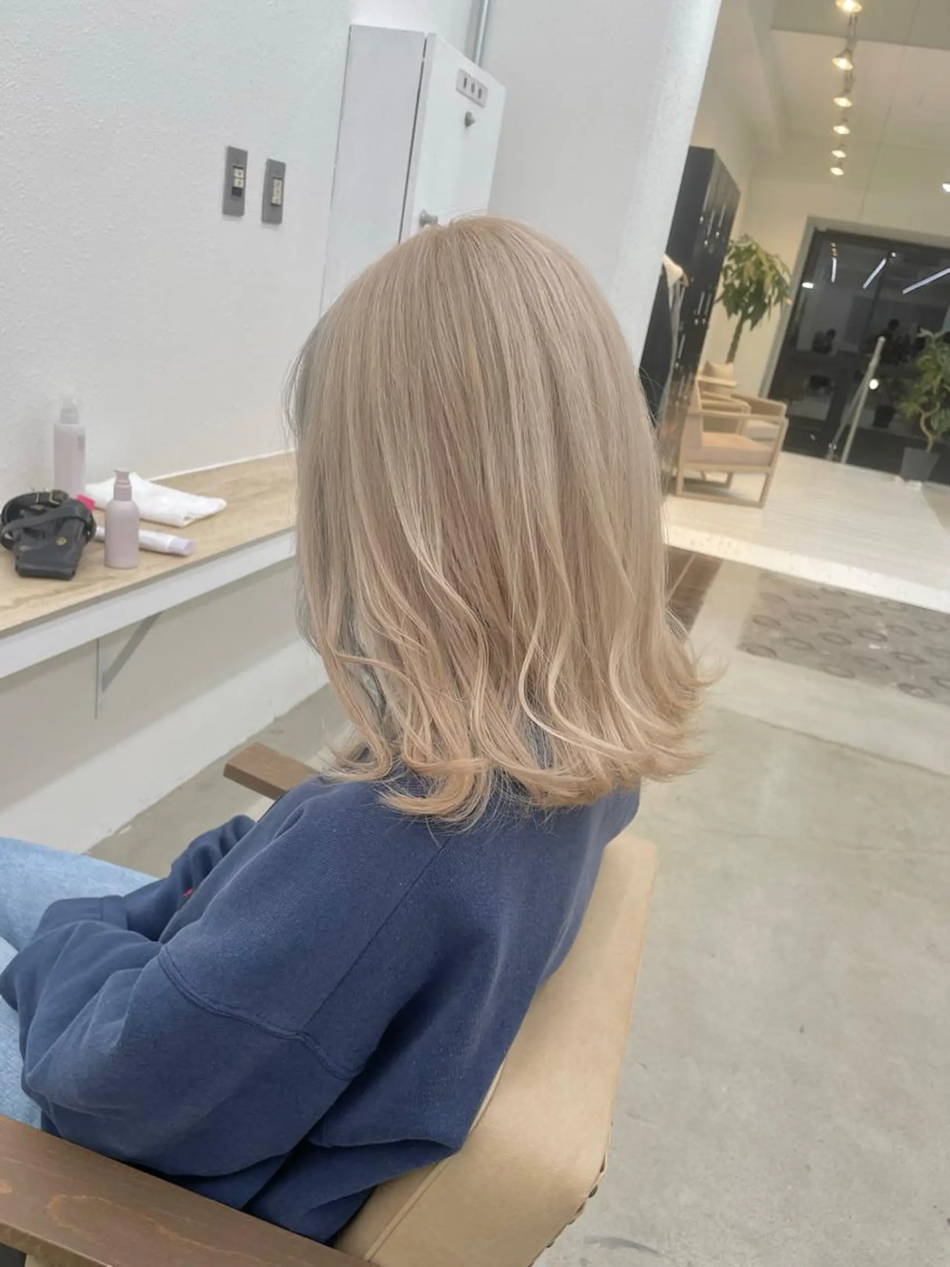ミディアム カラー ベージュカラー ブリーチ ホワイトベージュ ヘアカラー トリートメント ✅ケアブリーチ✅ トヨオカ ノブヒデのヘアスタイル