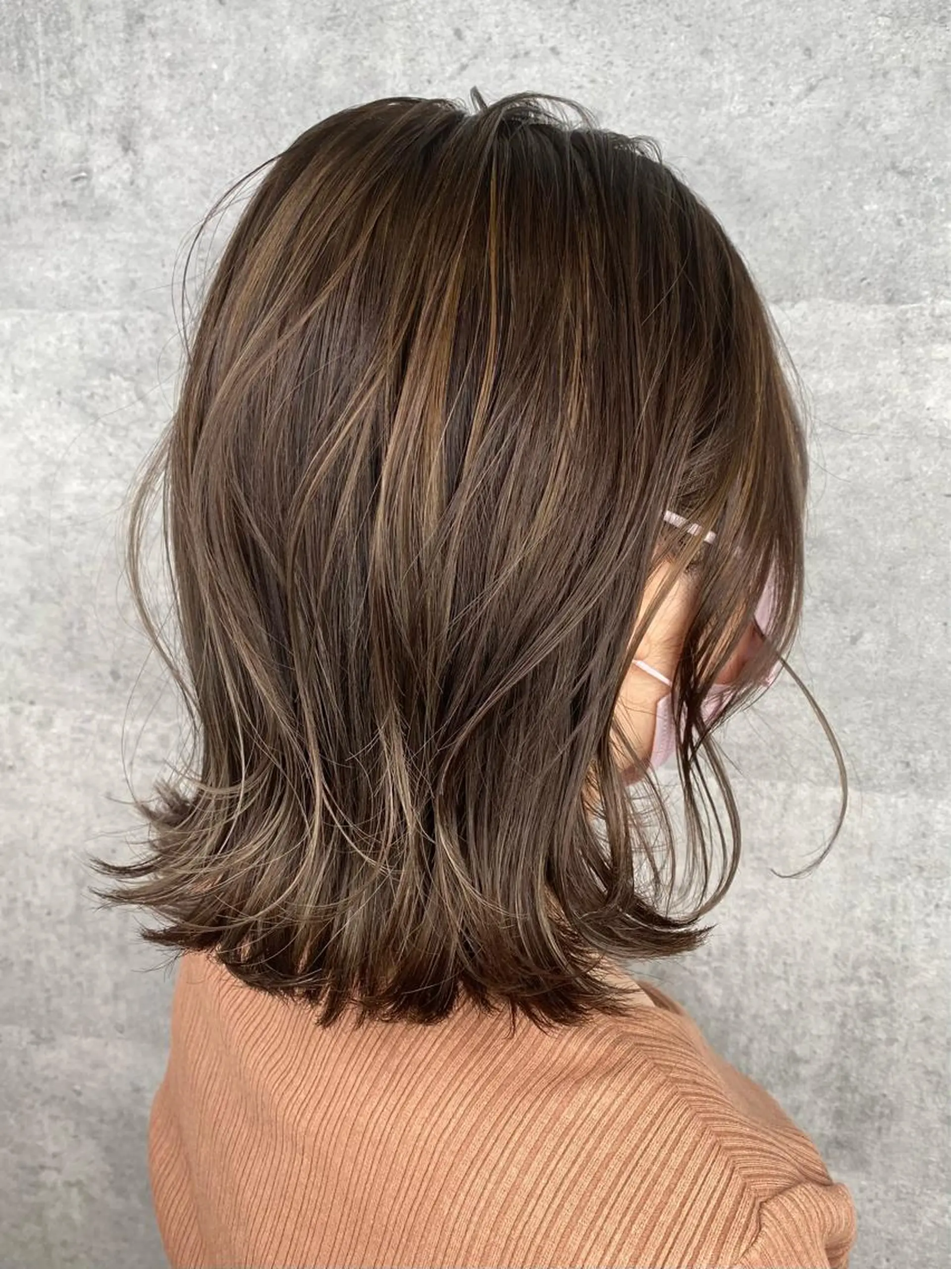 ミディアム カラー ヘアアレンジ ベージュカラー ブリーチ ダブルカラー ミルクティーベージュ ヨシンモリ _WHITE鳳所属・ミルクティーベージュ ハイライトヘアHIのヘアスタイル