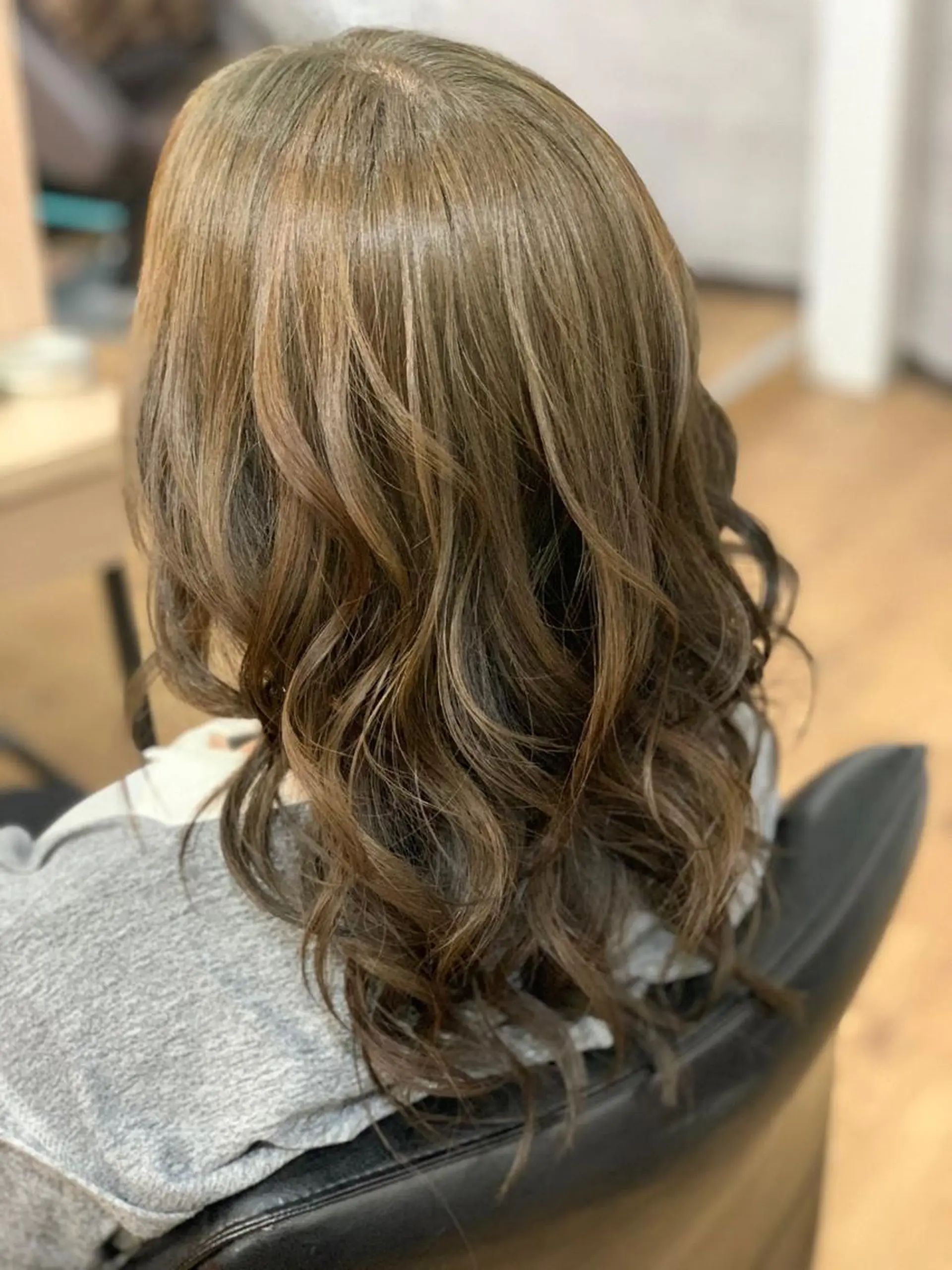 セミロング SALOWIN心斎橋Suite店所属・ブリーチ毛にもできる 縮毛矯正|鷹司郎のヘアスタイル