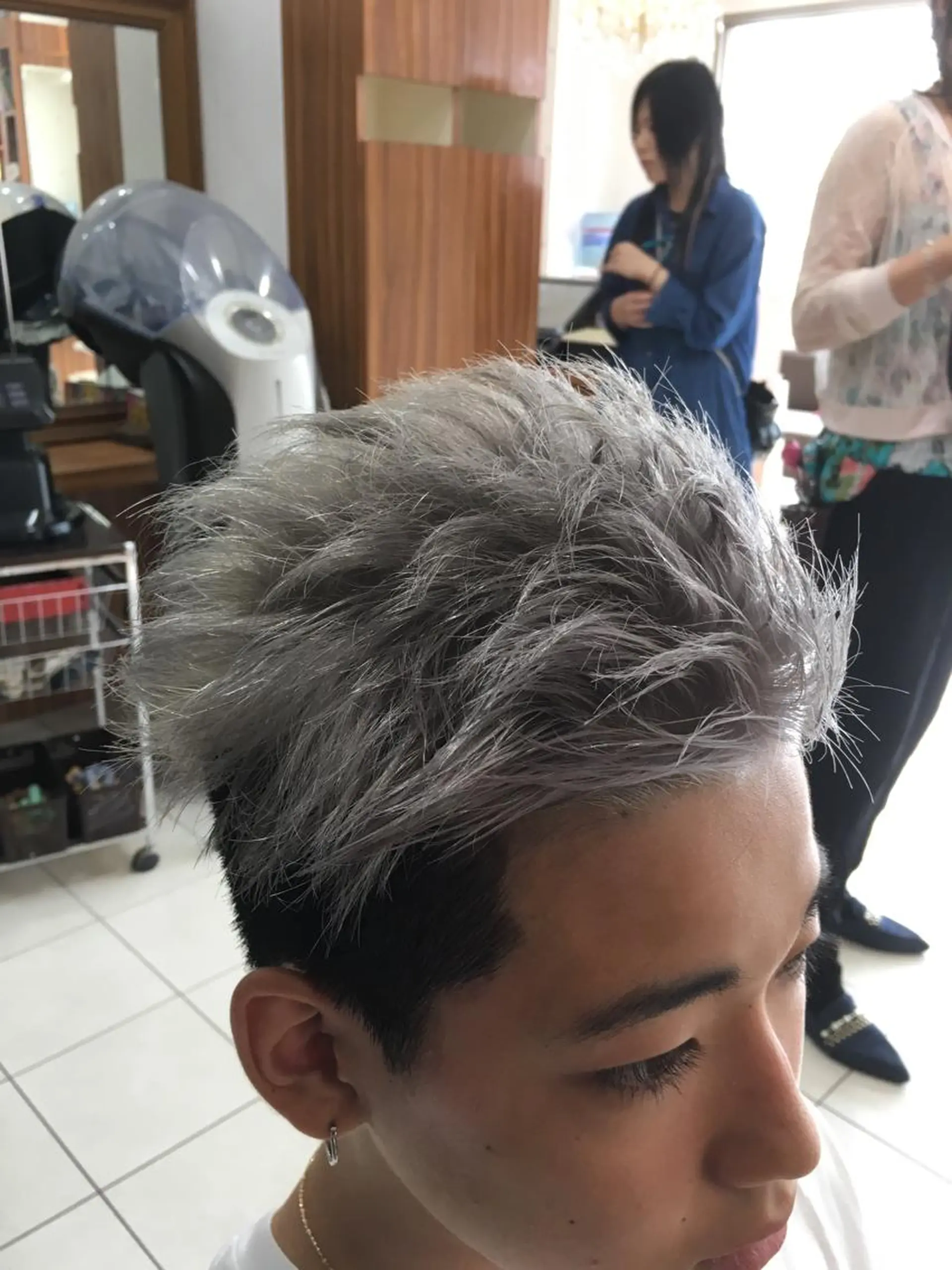 ショート カラー メンズ カット トリートメント 白髪ぼかしハイライト 柳川拓哉のヘアスタイル