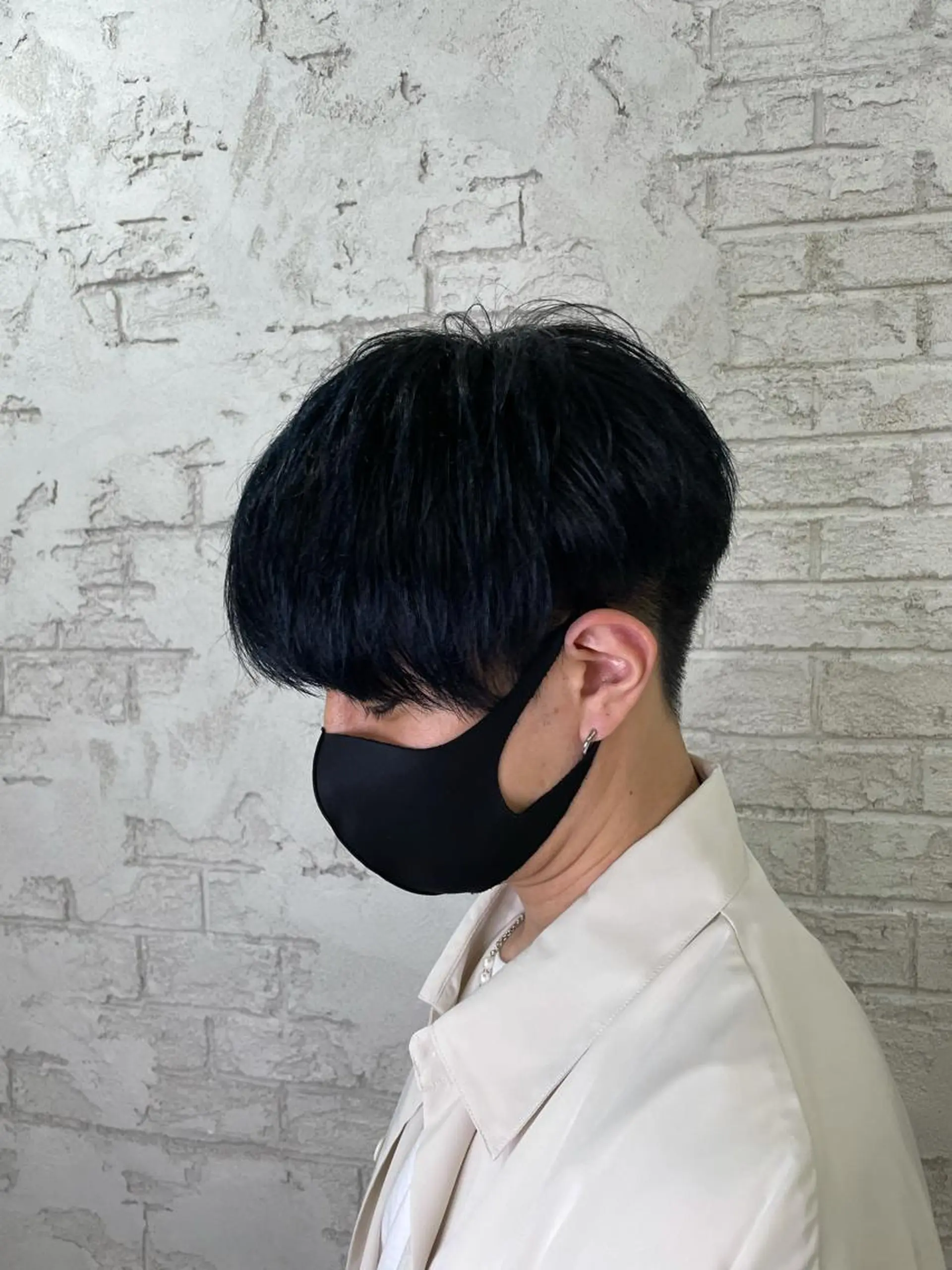 ショート カラー メンズ マッシュ 黒髪 ネイビーカラー ブリーチ特化 ハイトーンRYOYAのヘアスタイル