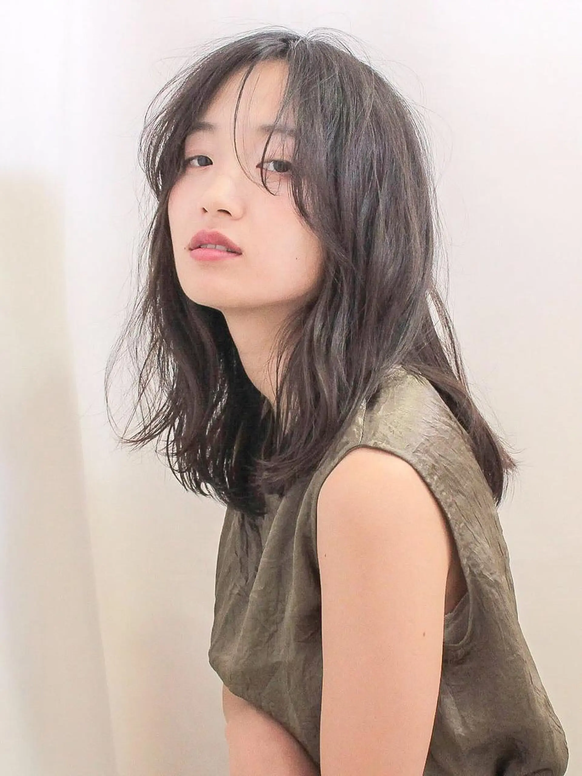 ミディアム カラー グレージュ gite カワムラナオキのヘアスタイル