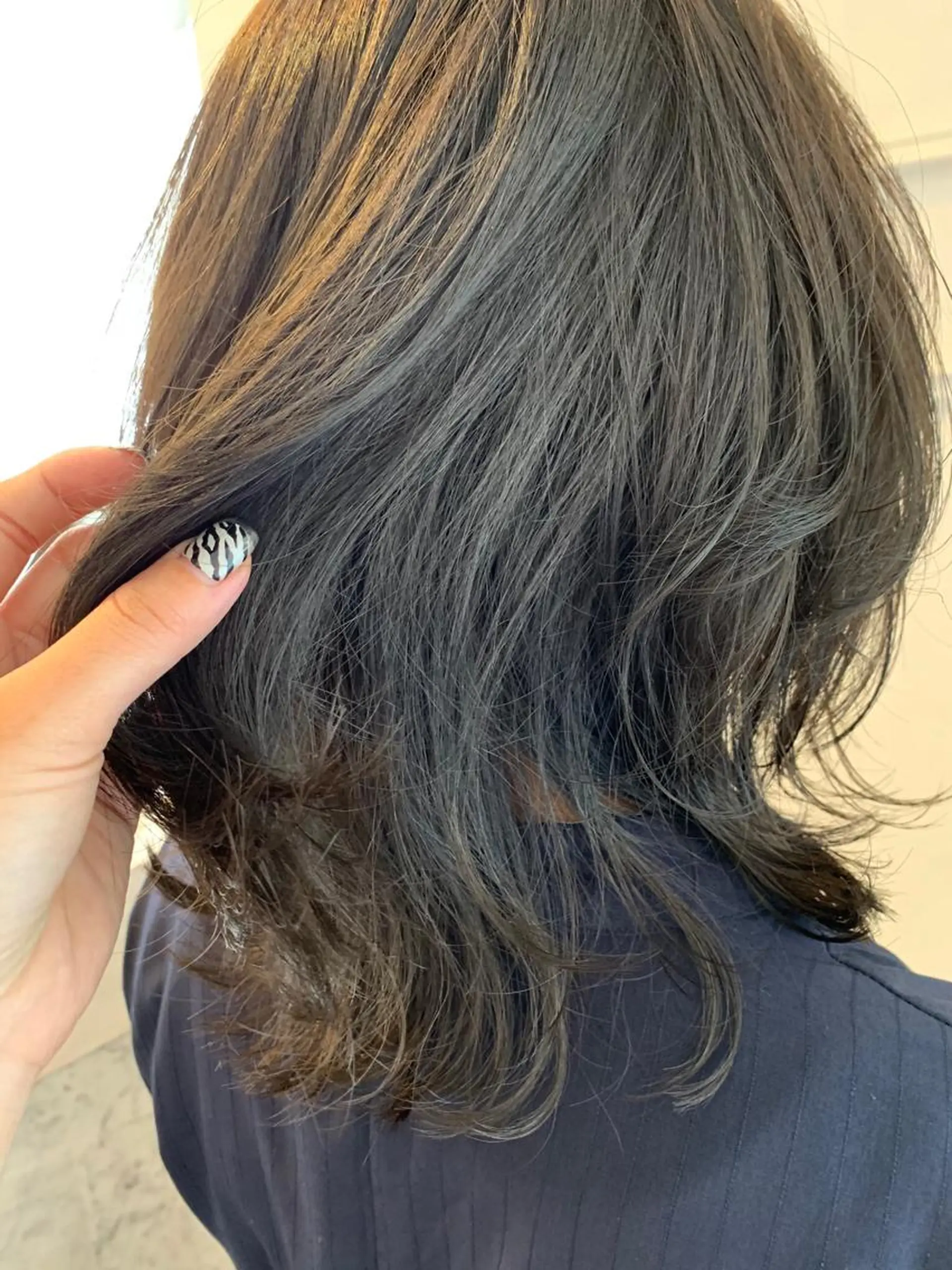 ミディアム カラー 安藤 佑衣のヘアスタイル