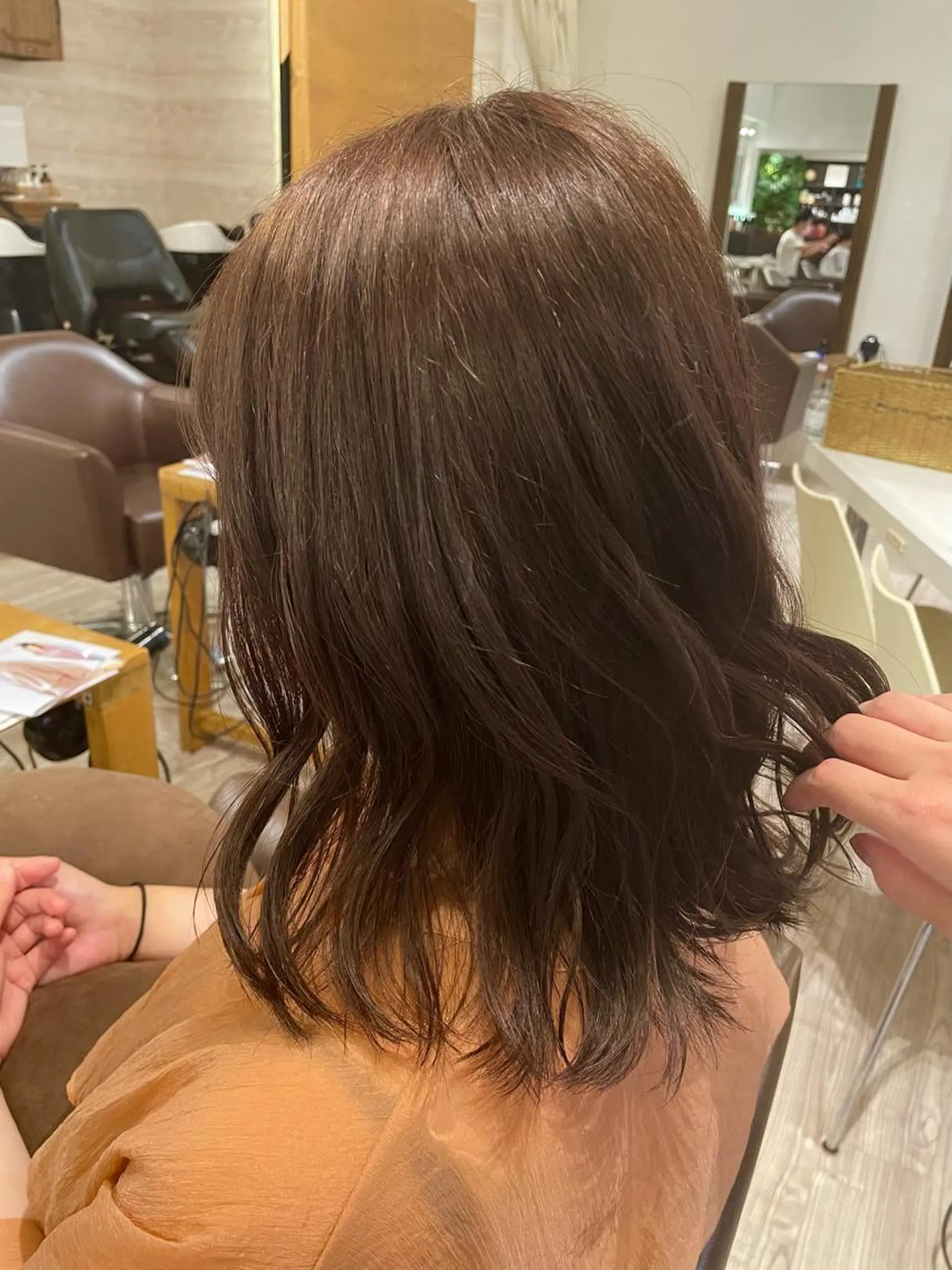 ミディアム カラー ベージュカラー ブリーチ フォギーベージュ ブリーチなしカラー WE BE PARSLEY所属・千野 優由のヘアスタイル