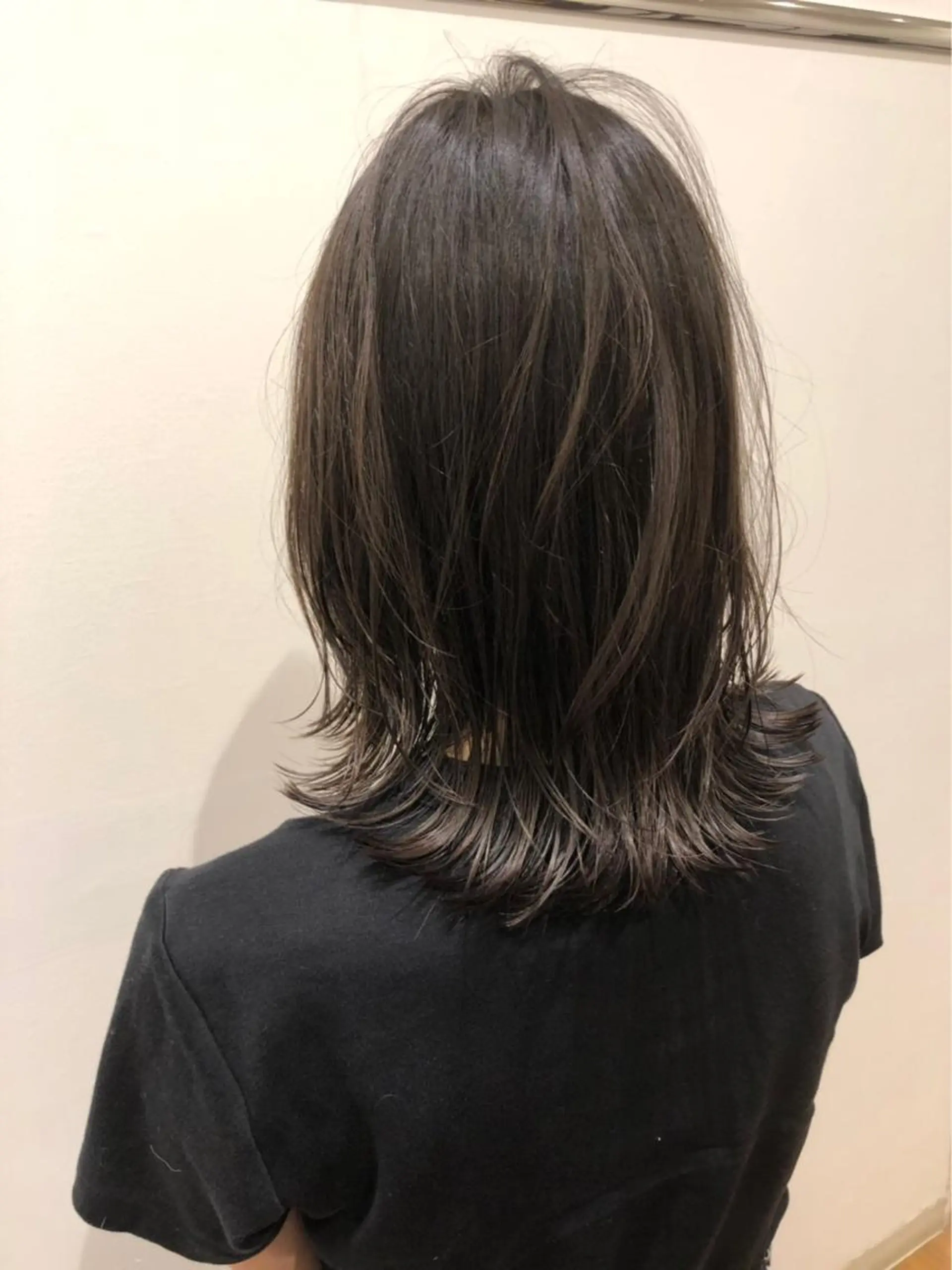 ミディアム 石田 優菜のヘアスタイル