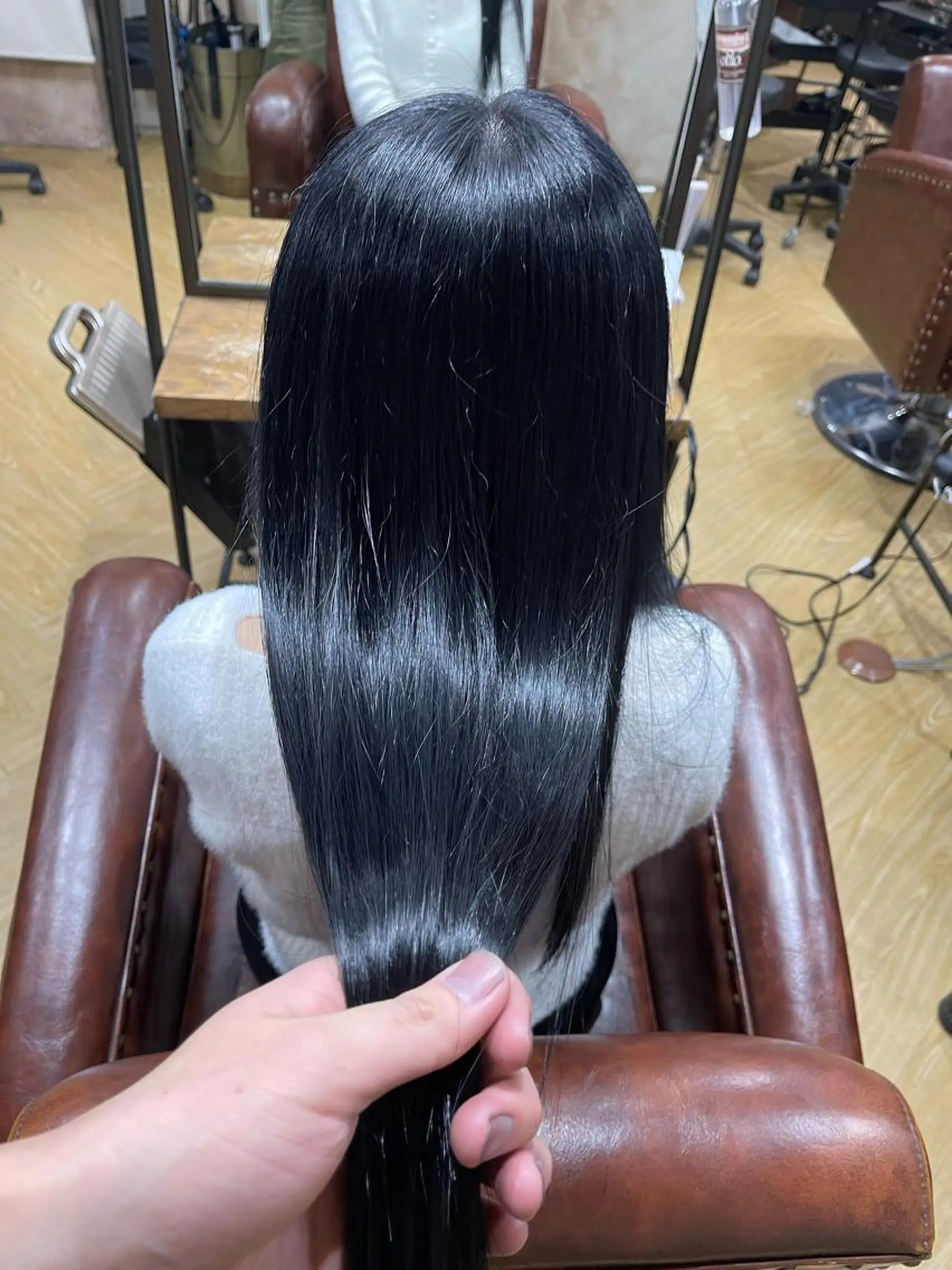 ロング ヘアカラー トリートメント antica YOSHIのヘアスタイル