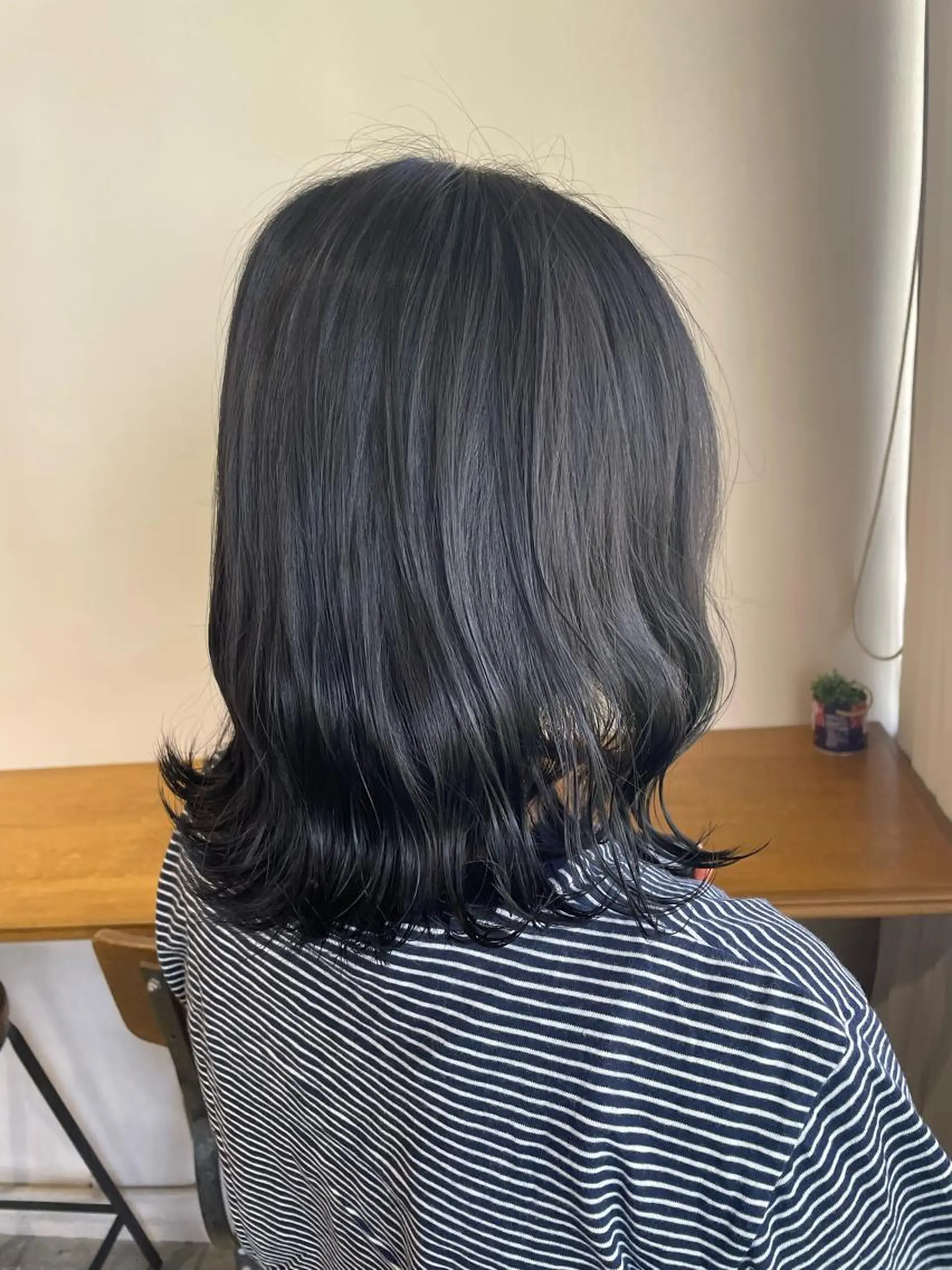 ミディアム カラー ヘアアレンジ 黒髪 ブルーカラー ブルーブラック ヘアカラー トリートメント ヘアセット 🎍カトウ ケイゴ🎍のヘアスタイル