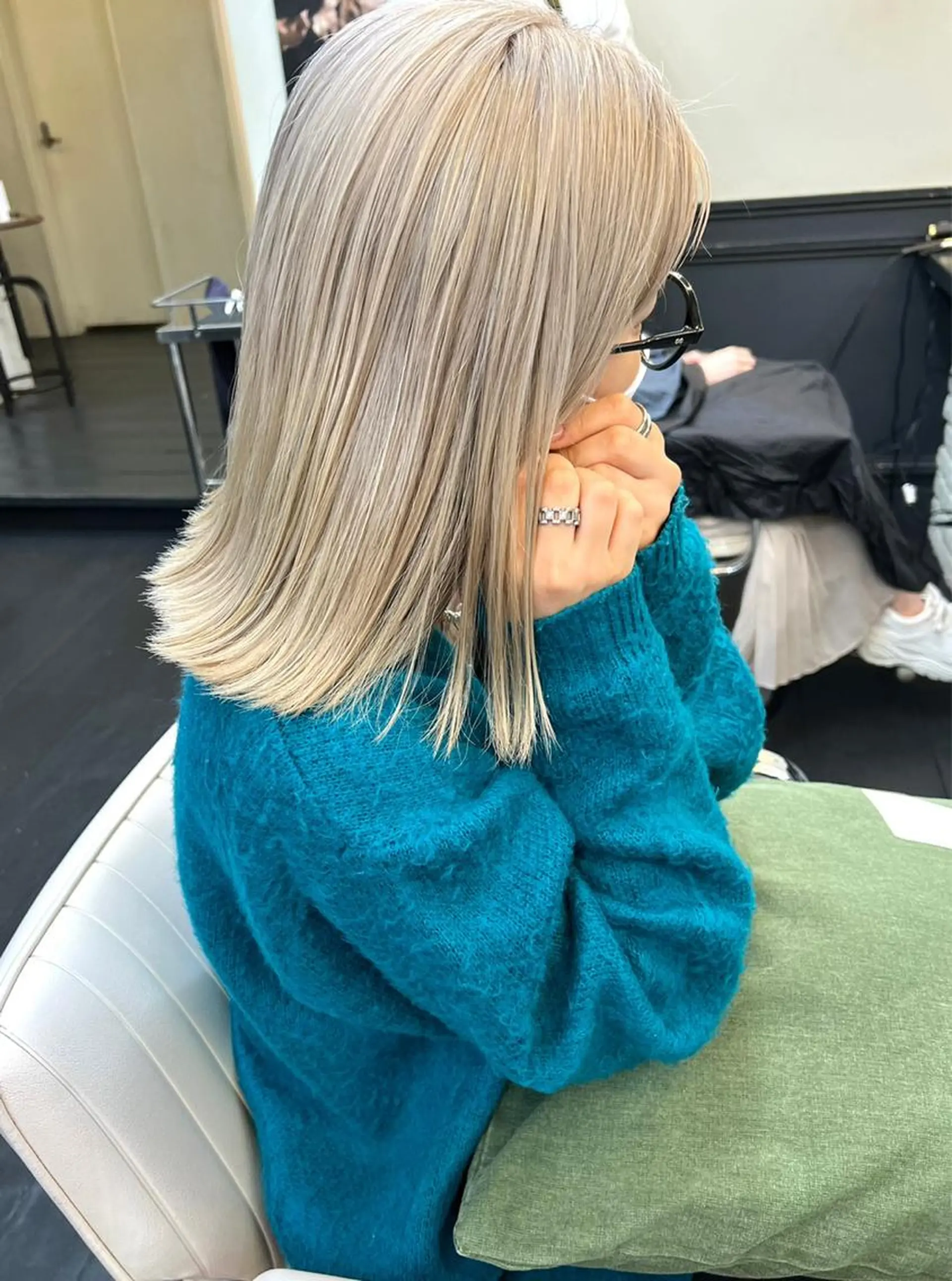 ミディアム カラー ベージュカラー ブリーチ 退色まで透明感ある ダブルカラー/リクのヘアスタイル