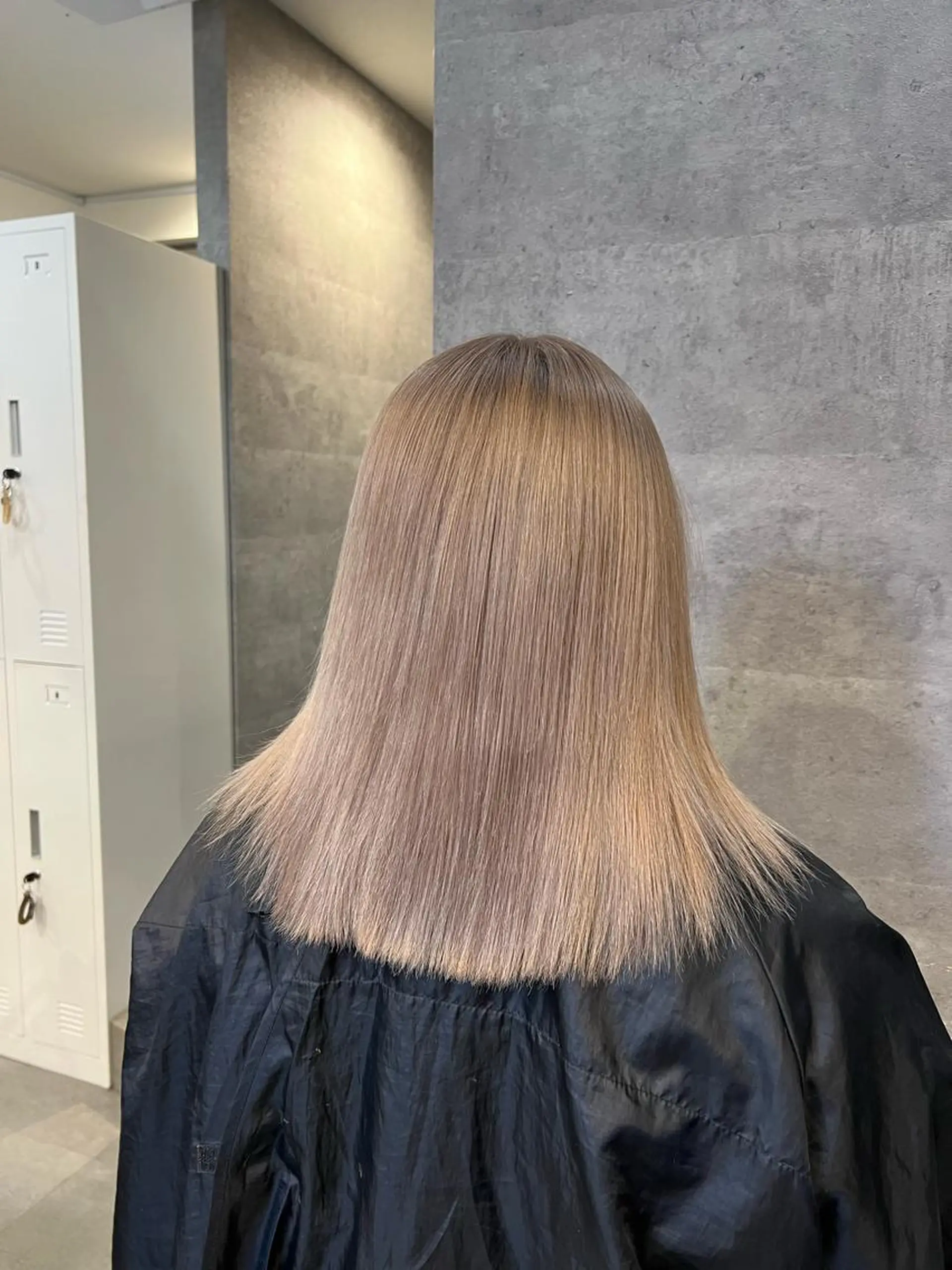 セミロング 難波/ハイトーン 🦋AOI🦋のヘアスタイル