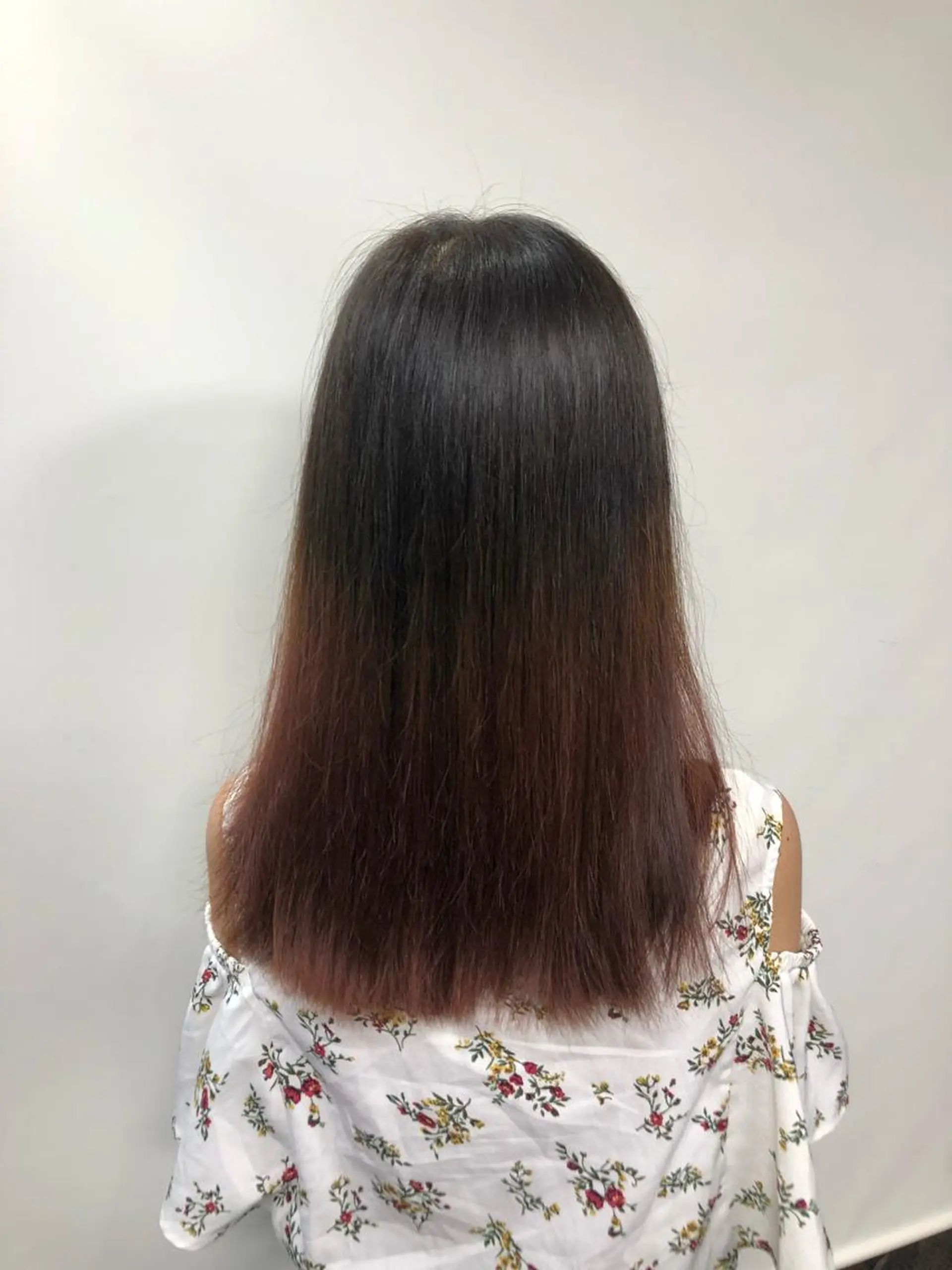 セミロング カラー グラデーションカラー オレンジ ピンクカラー 髪質改善【縮毛矯正】 美髪ボブを量産する人のヘアスタイル