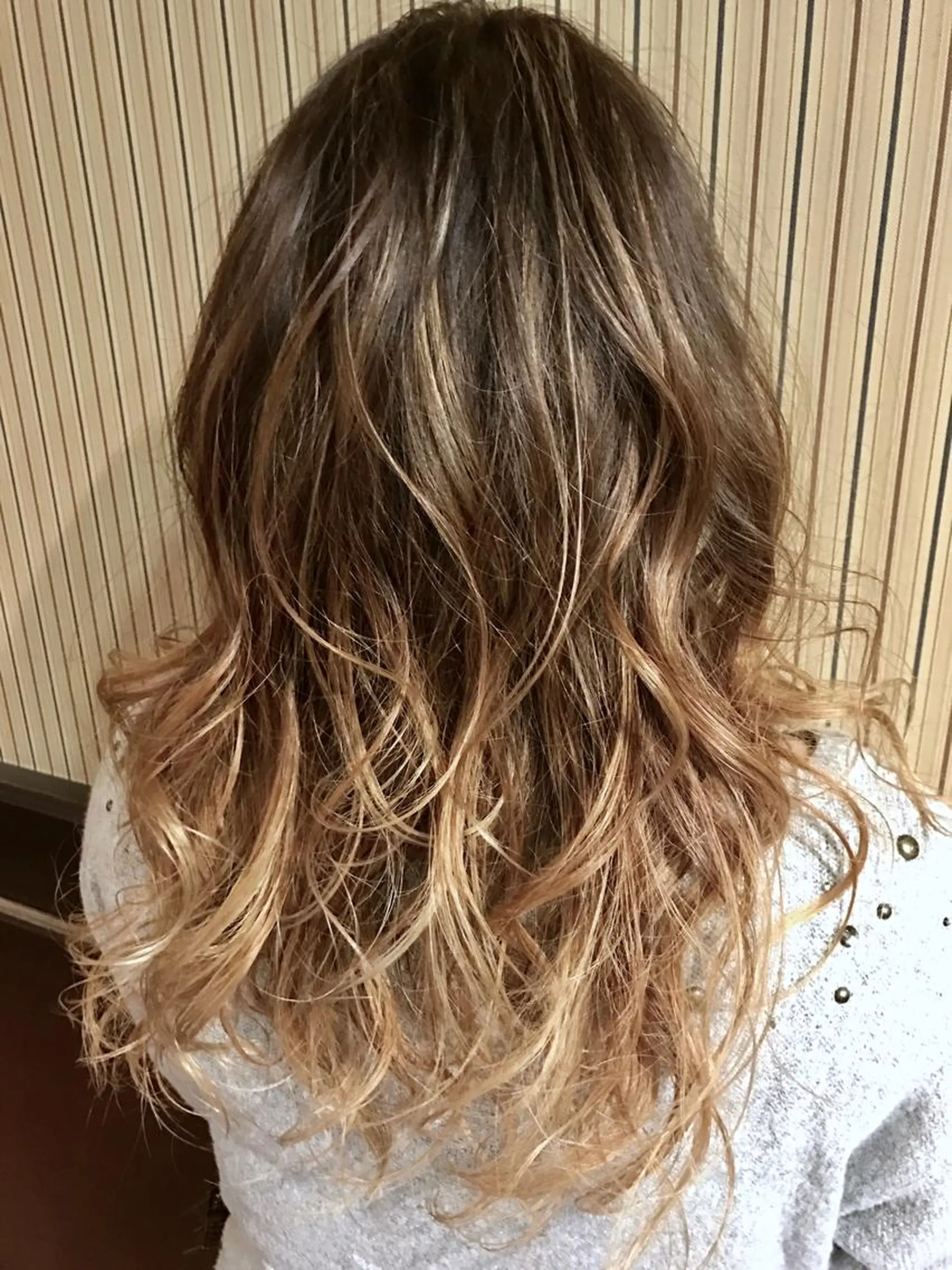 ロング カラー グラデーションカラー 神野 雅樹のヘアスタイル