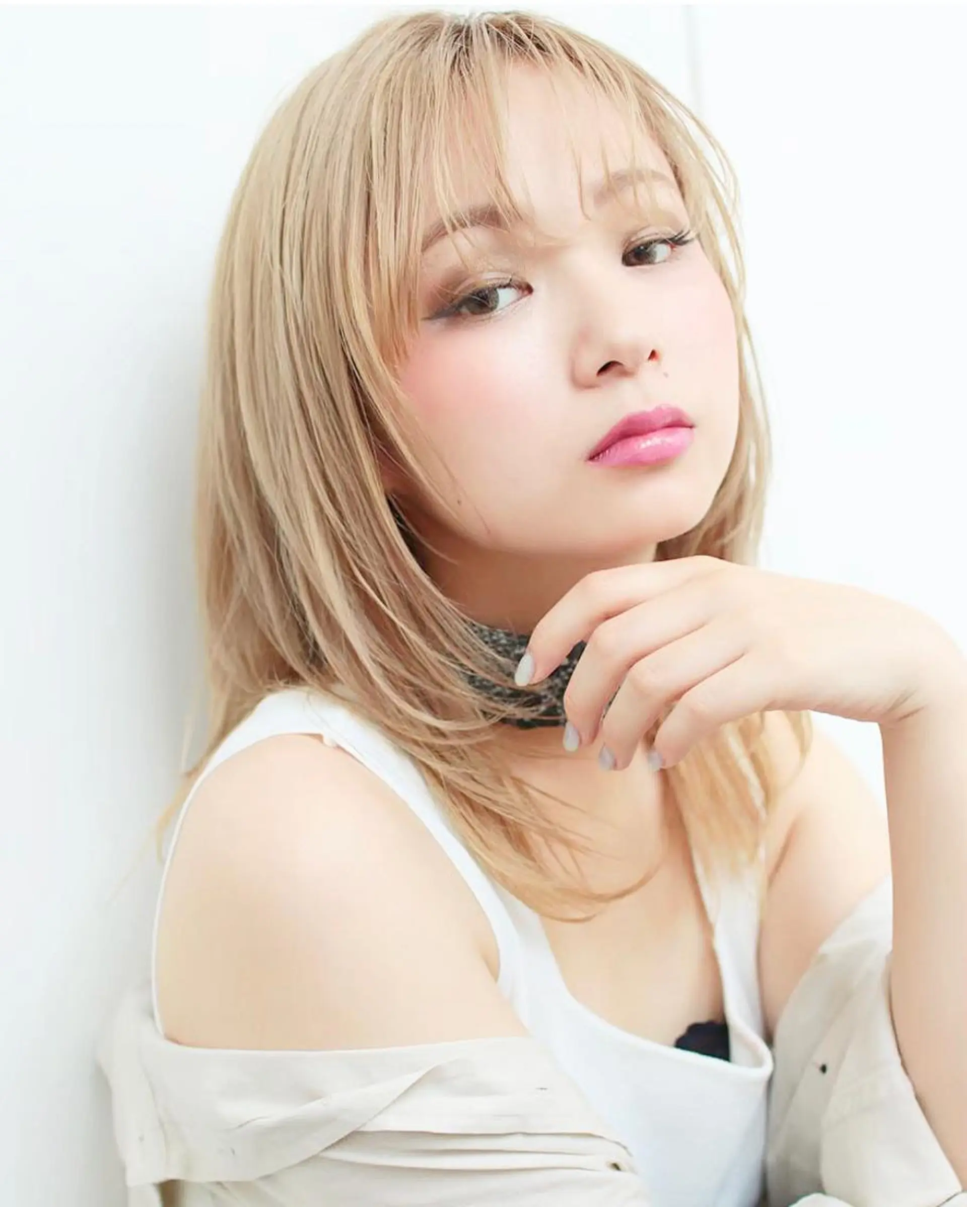 セミロング カラー ハイトーンカラー ANLY.meijijingumae所属・レイヤーカット/ 前髪顔周りカットのヘアスタイル