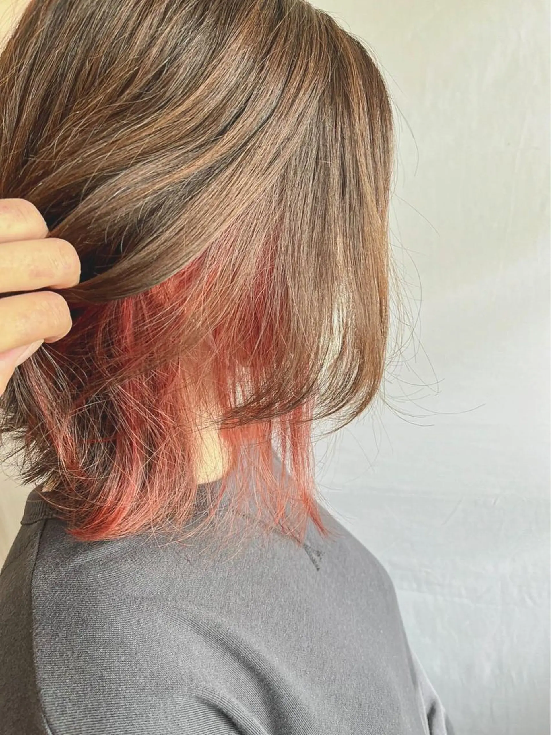 ミディアム カラー ブラウンカラー イヤリングカラー ピンクカラー 吉田 浩太郎のヘアスタイル