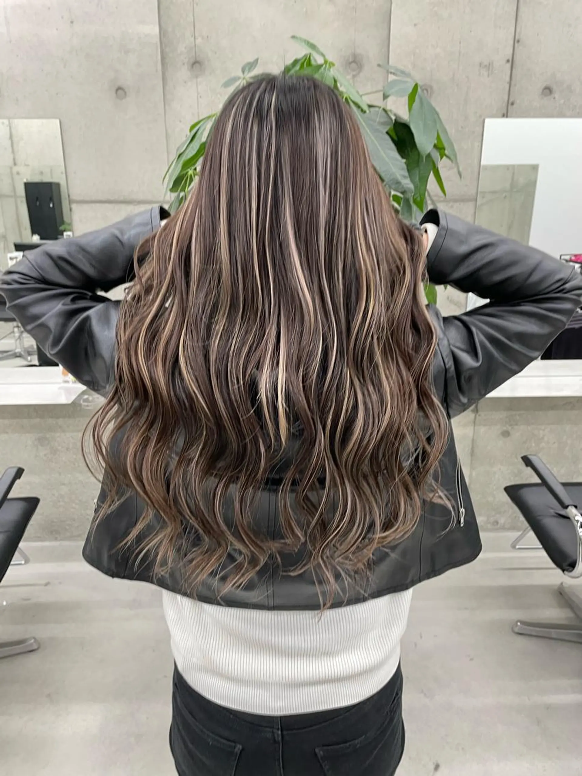 ロング カラー ハイライトカラー ハイライト カット ヘアカラー Blonde nagoya sakae所属・岡留 愛美のヘアスタイル