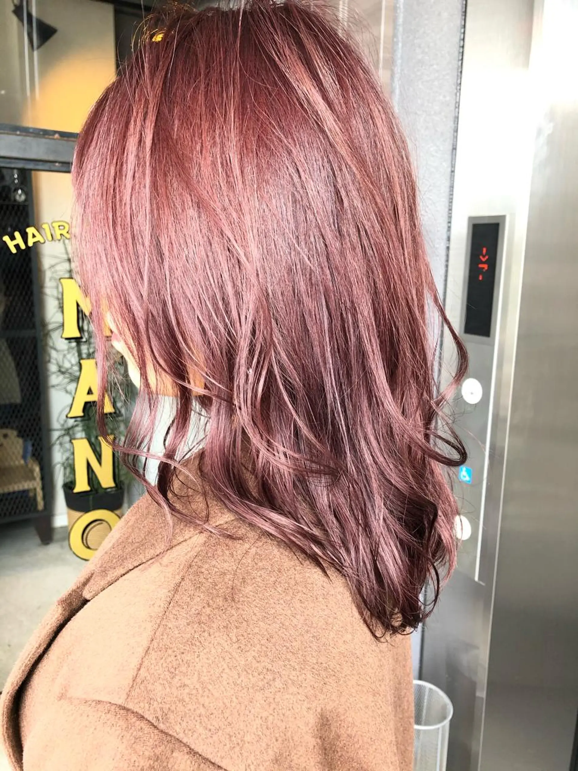 セミロング カラー 倉家 聖のヘアスタイル