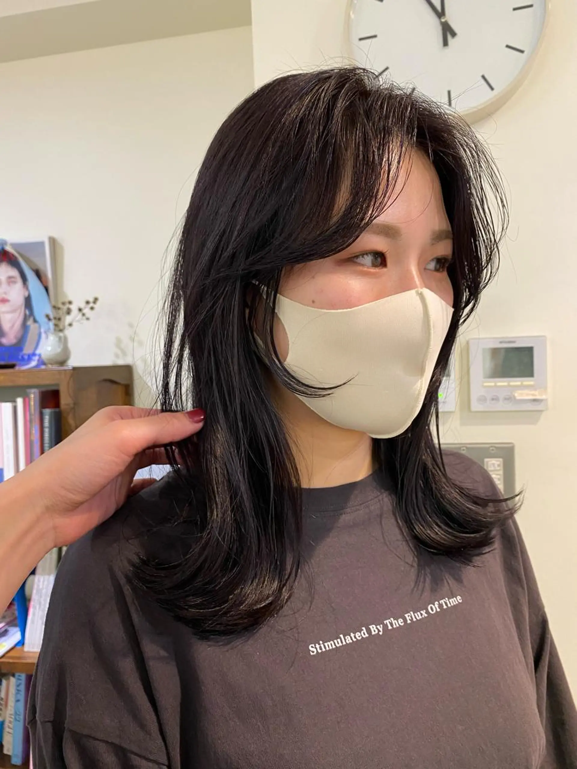 ミディアム 顔まわりレイヤー 顔周りカット レイヤーカット レイヤー🌟艶カラー 🕊まやのヘアスタイル