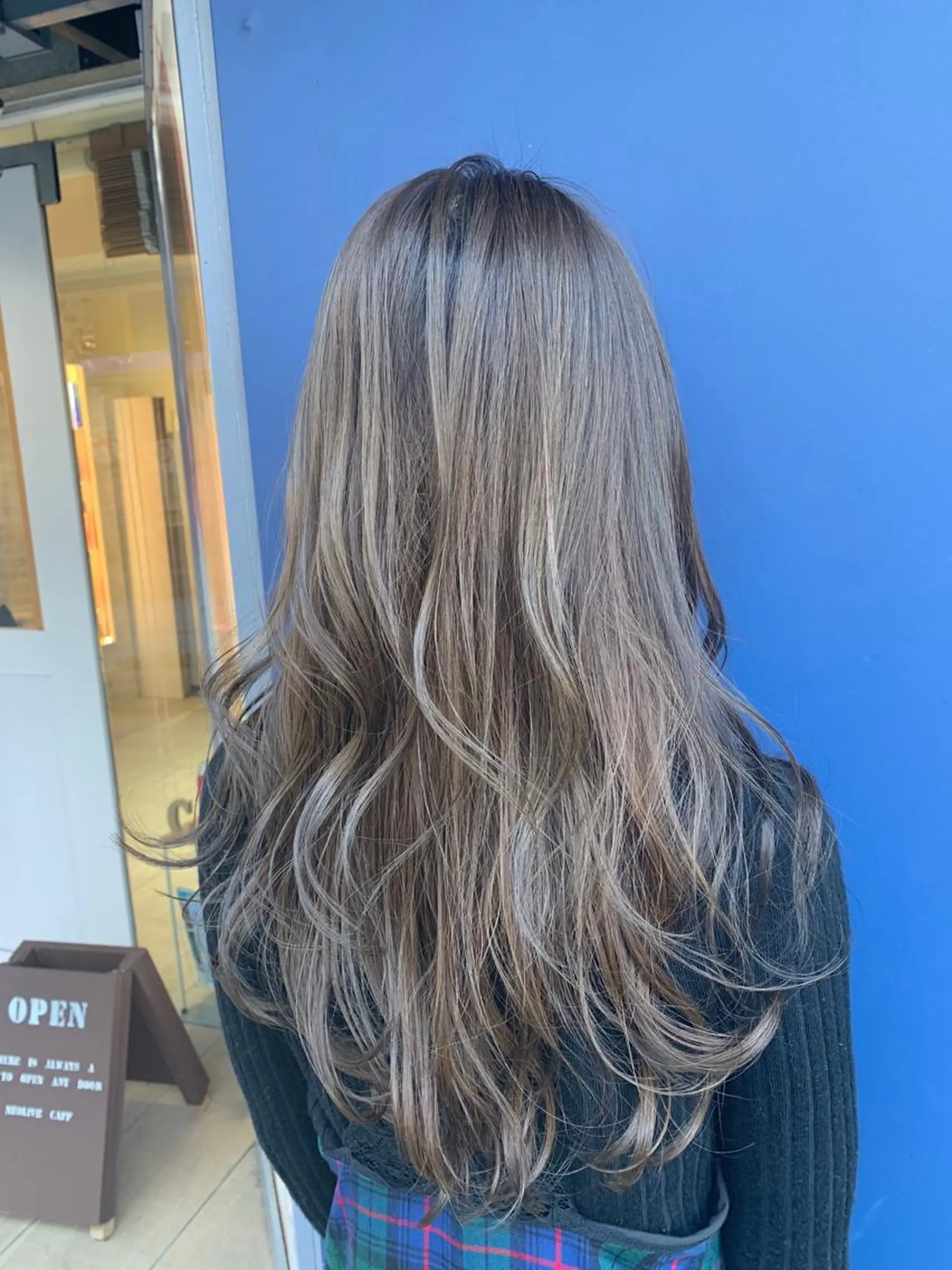 ロング カラー パーマ グレージュ ハイライトカラー ハイライト トリートメント fukuyasu rikaのネイルデザイン