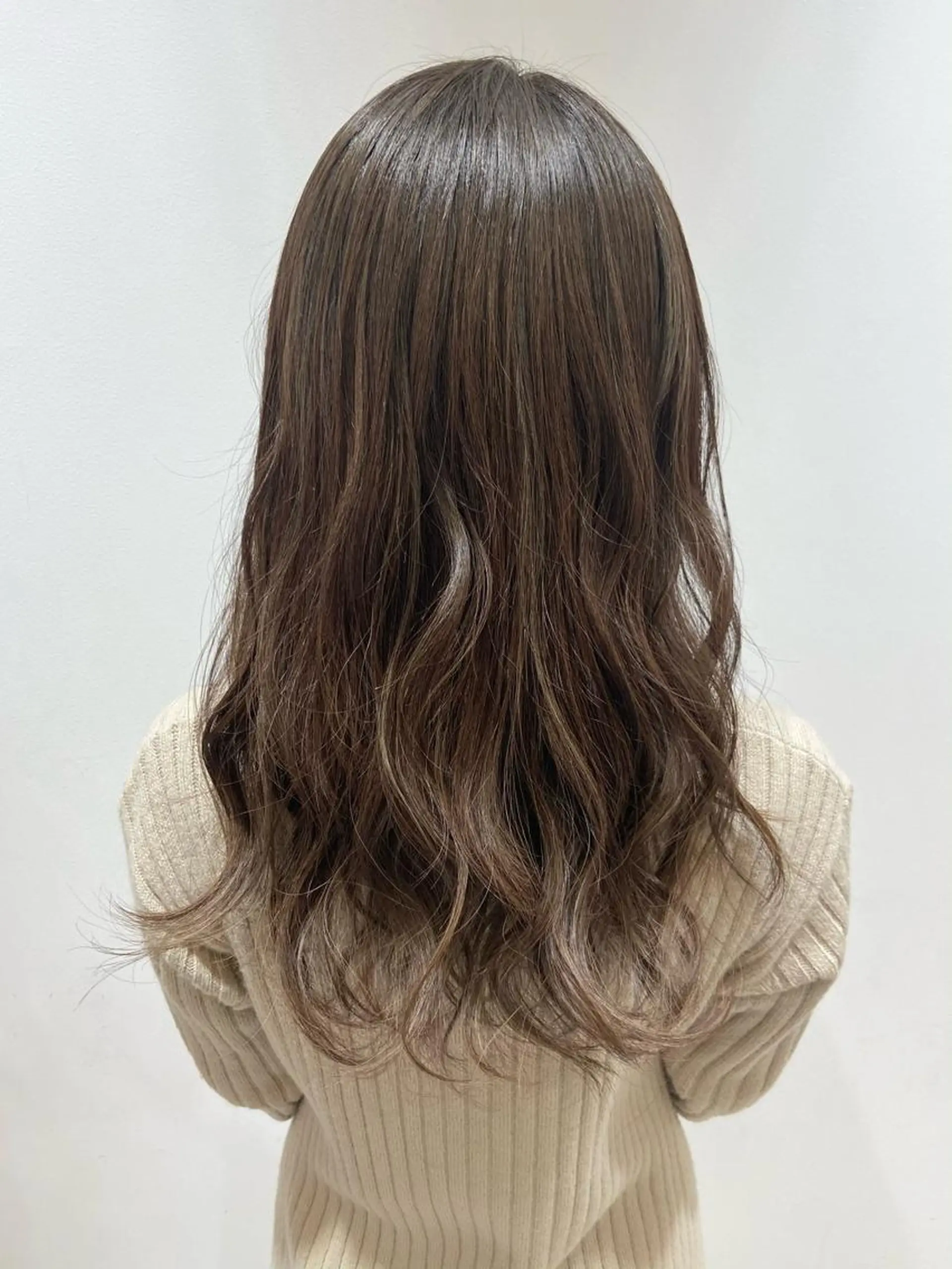 ミディアム カラー ヘアカラー 🐺ウルフ/レイヤー 似合わせ‎🤍沙羅のヘアスタイル