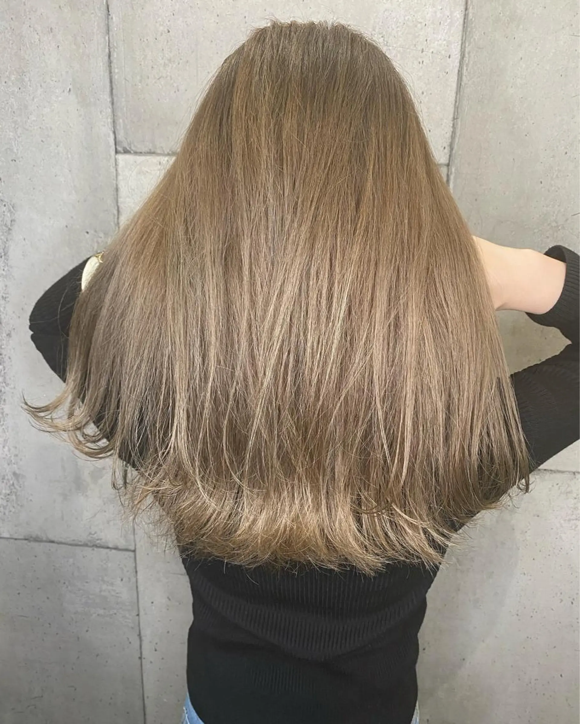 ロング カラー ベージュカラー ブリーチ ミルクティーベージュ hair  space Atoz所属・東 寛道のヘアスタイル