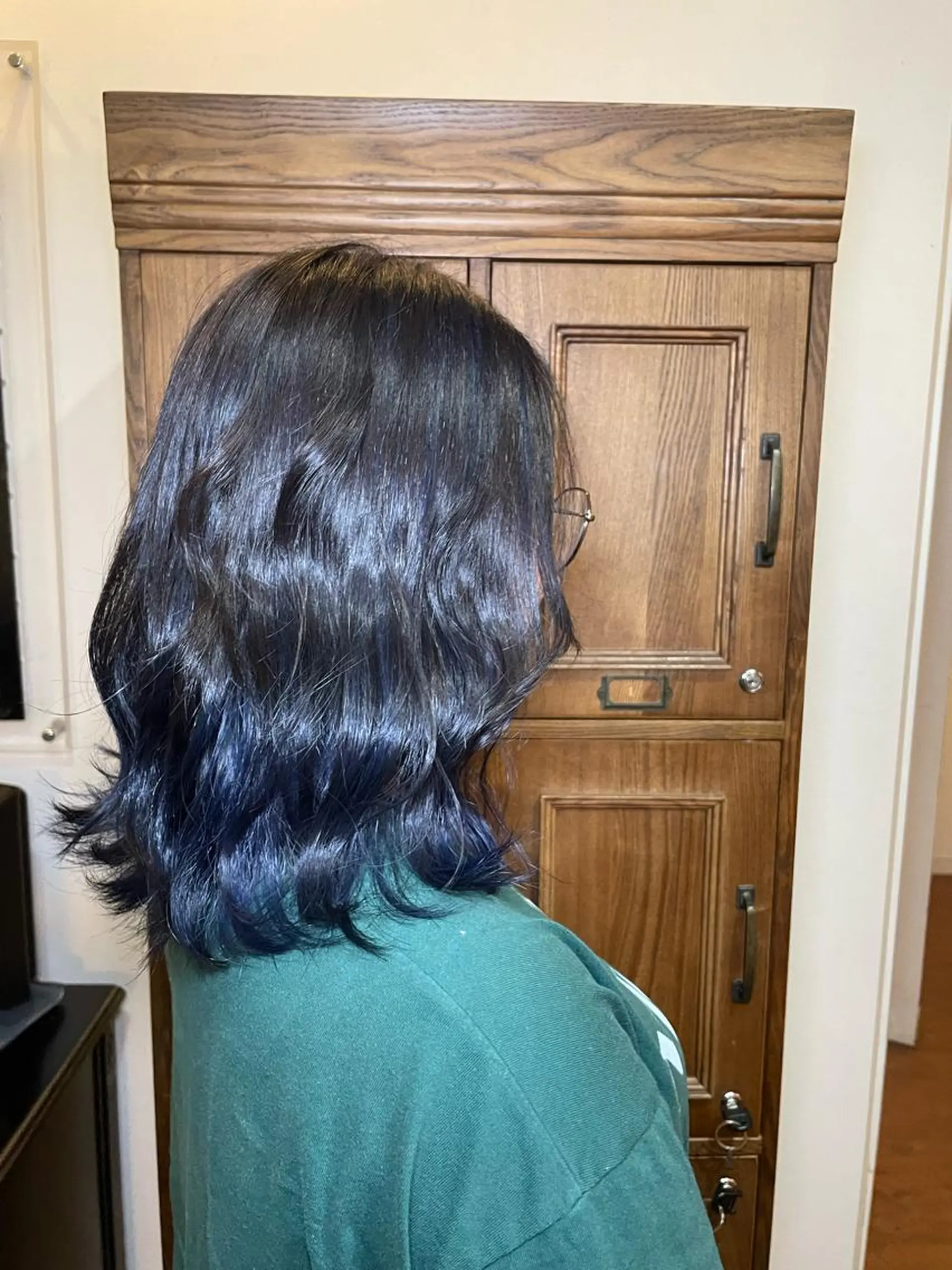 ミディアム カラー 岩間 美侑のヘアスタイル