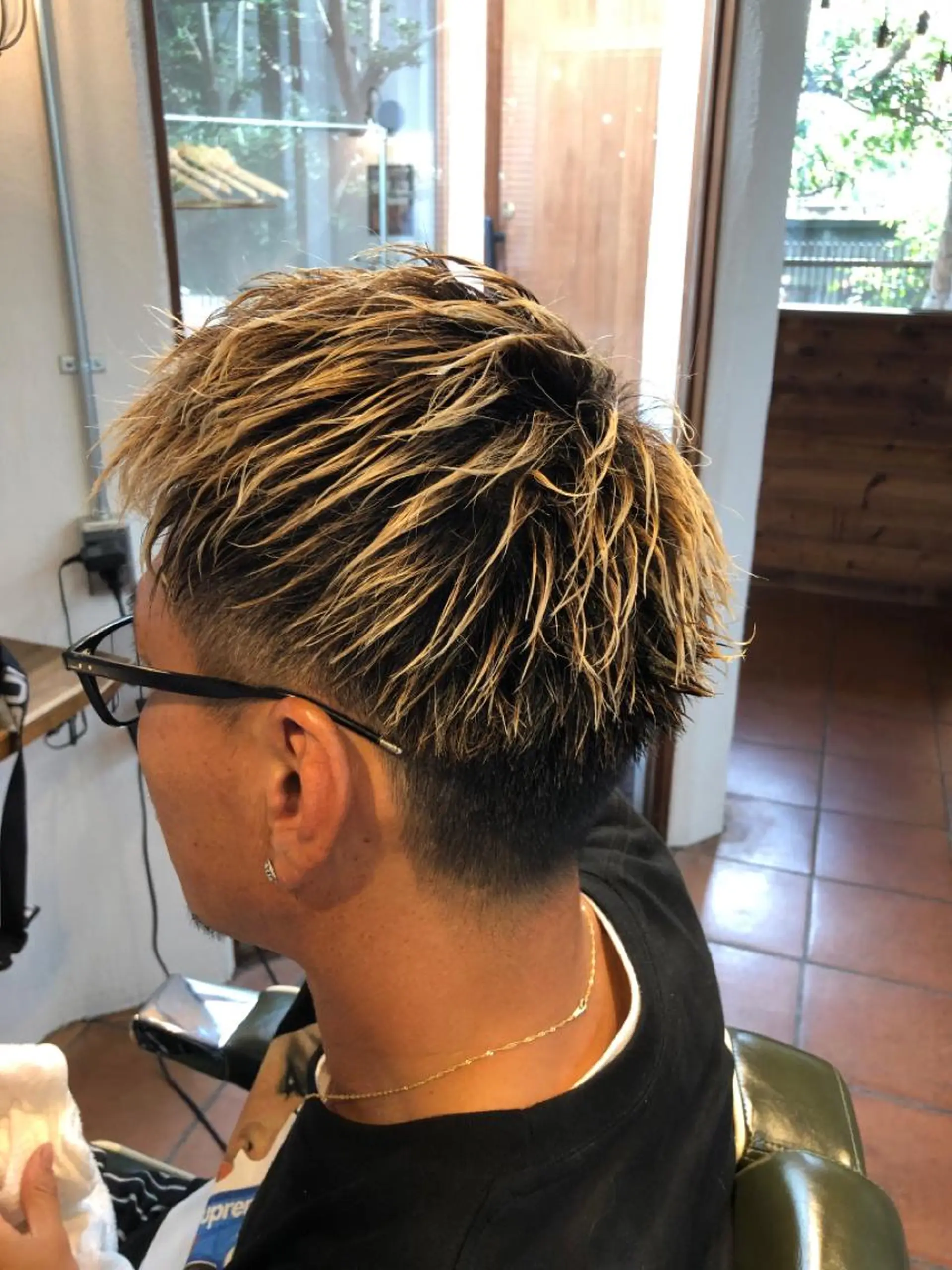 ショート パーマ メンズ メンズブリーチ vita所属・冨士川 英樹のヘアスタイル