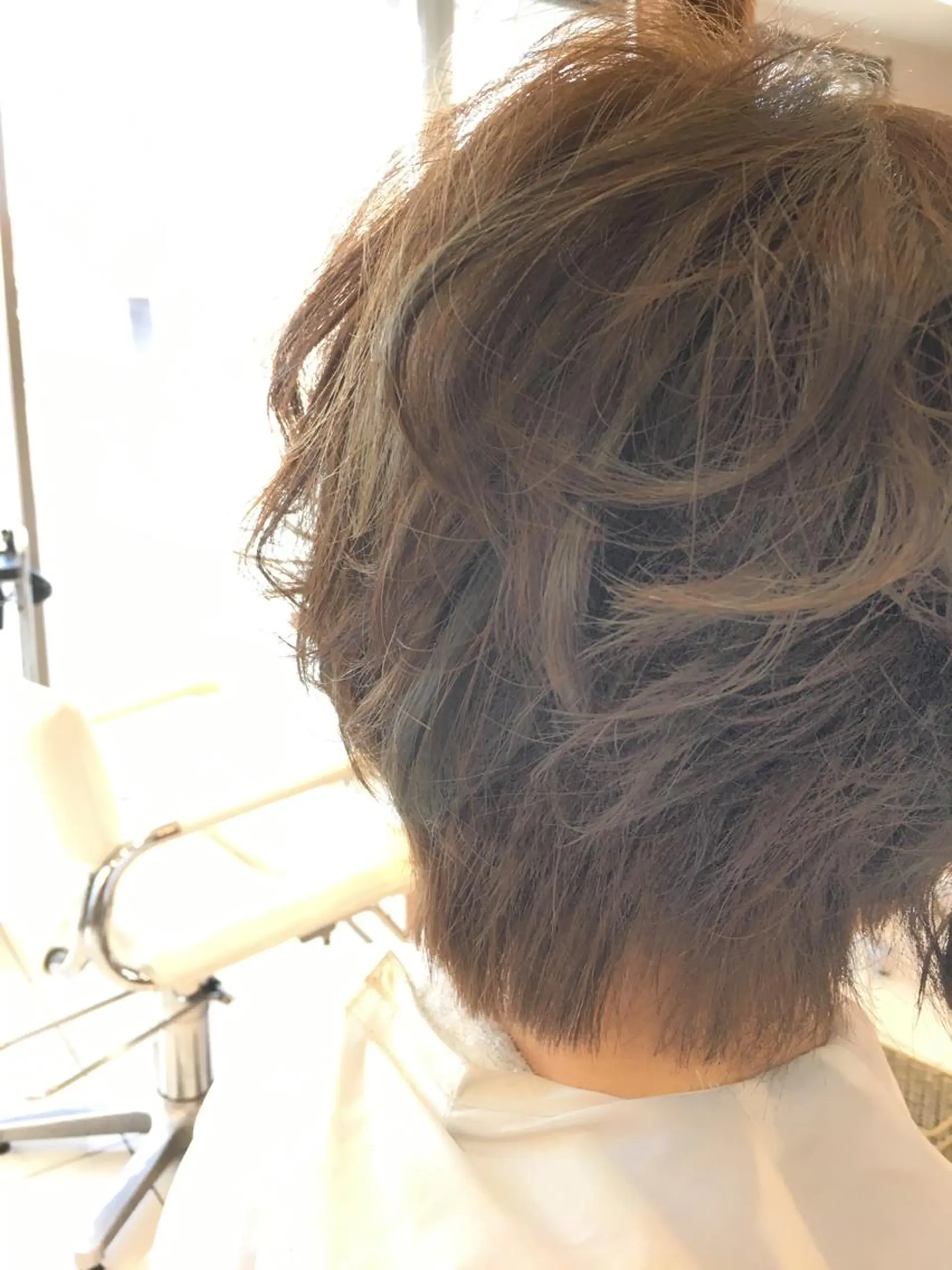 ショート カラー グレージュ ハイライトカラー ハイライト 縮毛矯正 トリートメント 白髪ぼかしハイライト 柳川拓哉のヘアスタイル