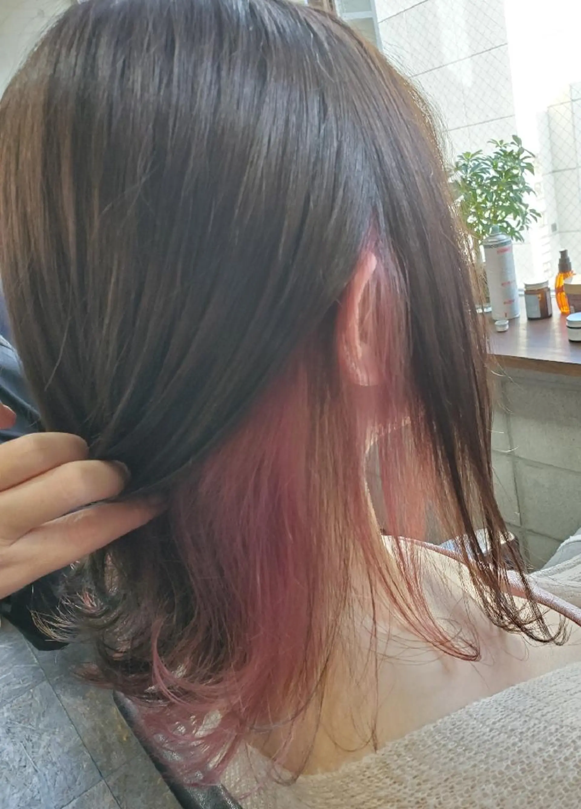 カラー ミディアム ブリーチ ピンクカラー S. ERIのヘアスタイル