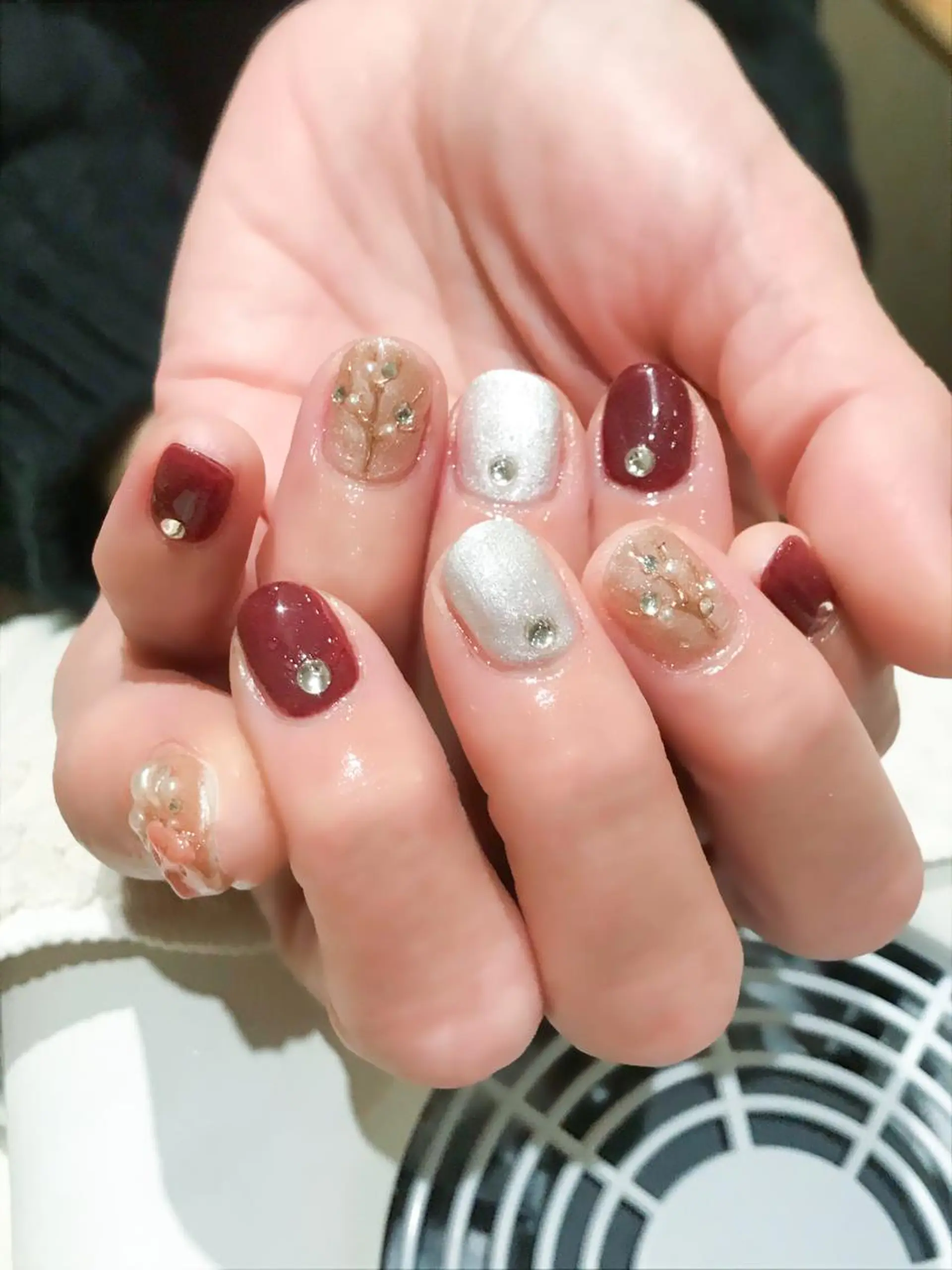 ネイル ボルドー キラキラネイル 冬ネイル クリスマス Nyanco Nailのネイルデザイン
