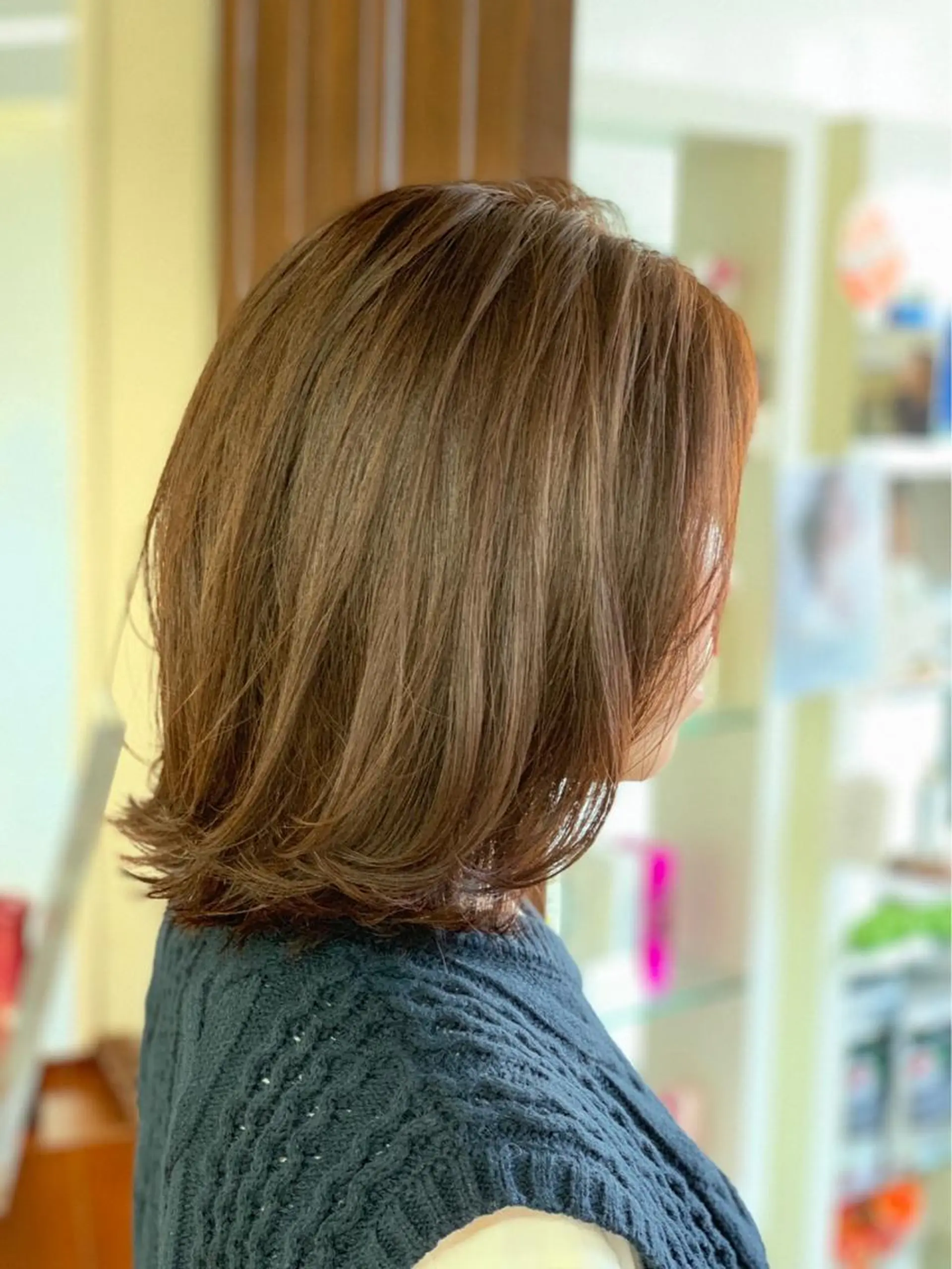 ミディアム カラー 瀬川 茉衣子のヘアスタイル