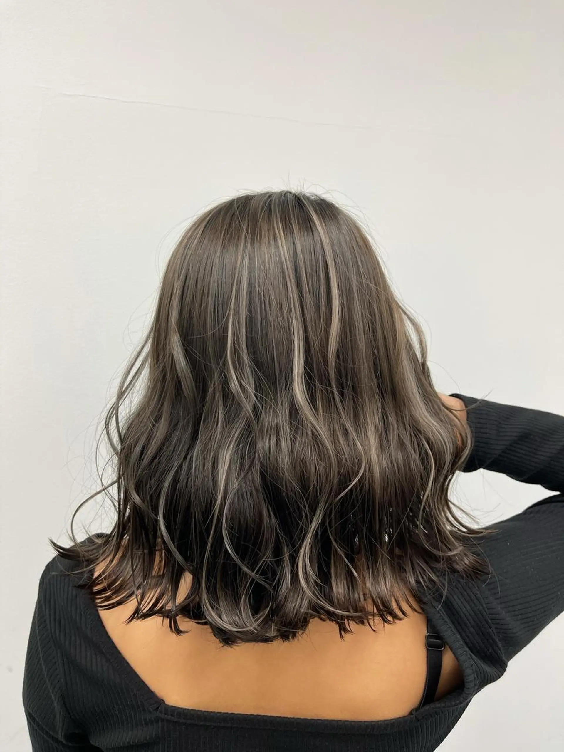 ミディアム ハイトーン ／ レイヤー/吉田陸斗のヘアスタイル