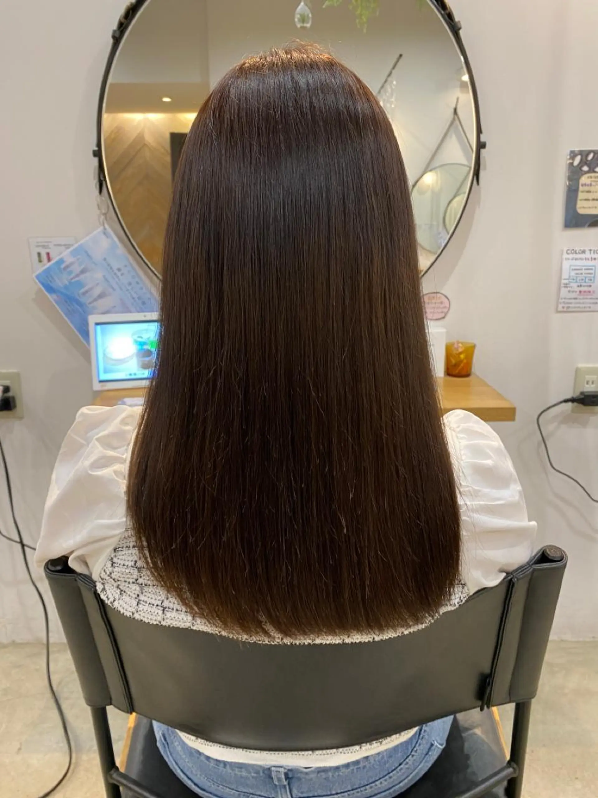 セミロング 髪質改善 酸性ストレート 縮毛矯正 Lolonois梅田 スタッフのヘアスタイル