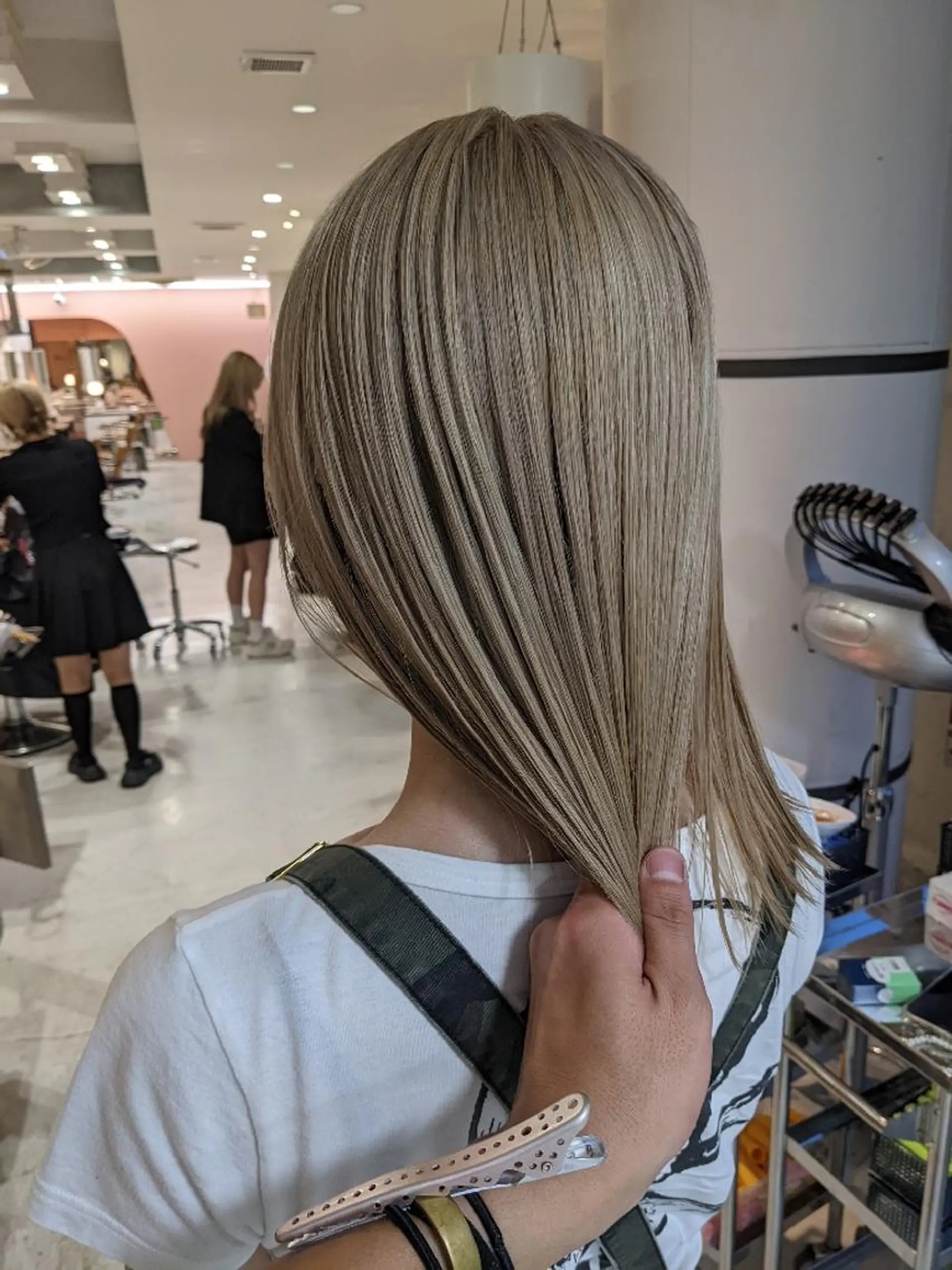 セミロング カラー デート カット トリートメント nameless髪質 改善ブリーチ心斎橋のヘアスタイル