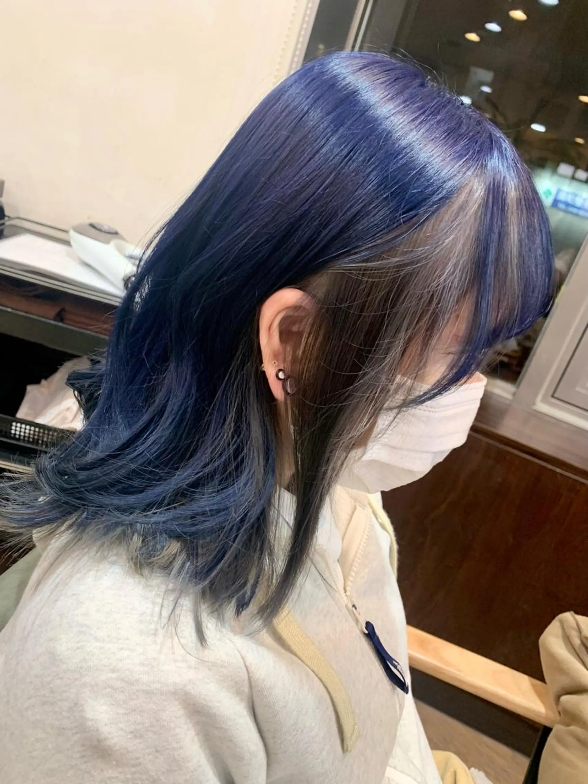 ミディアム カラー ブルーカラー ネイビーカラー シルバー Charme所属・佐藤 瑚碧のヘアスタイル