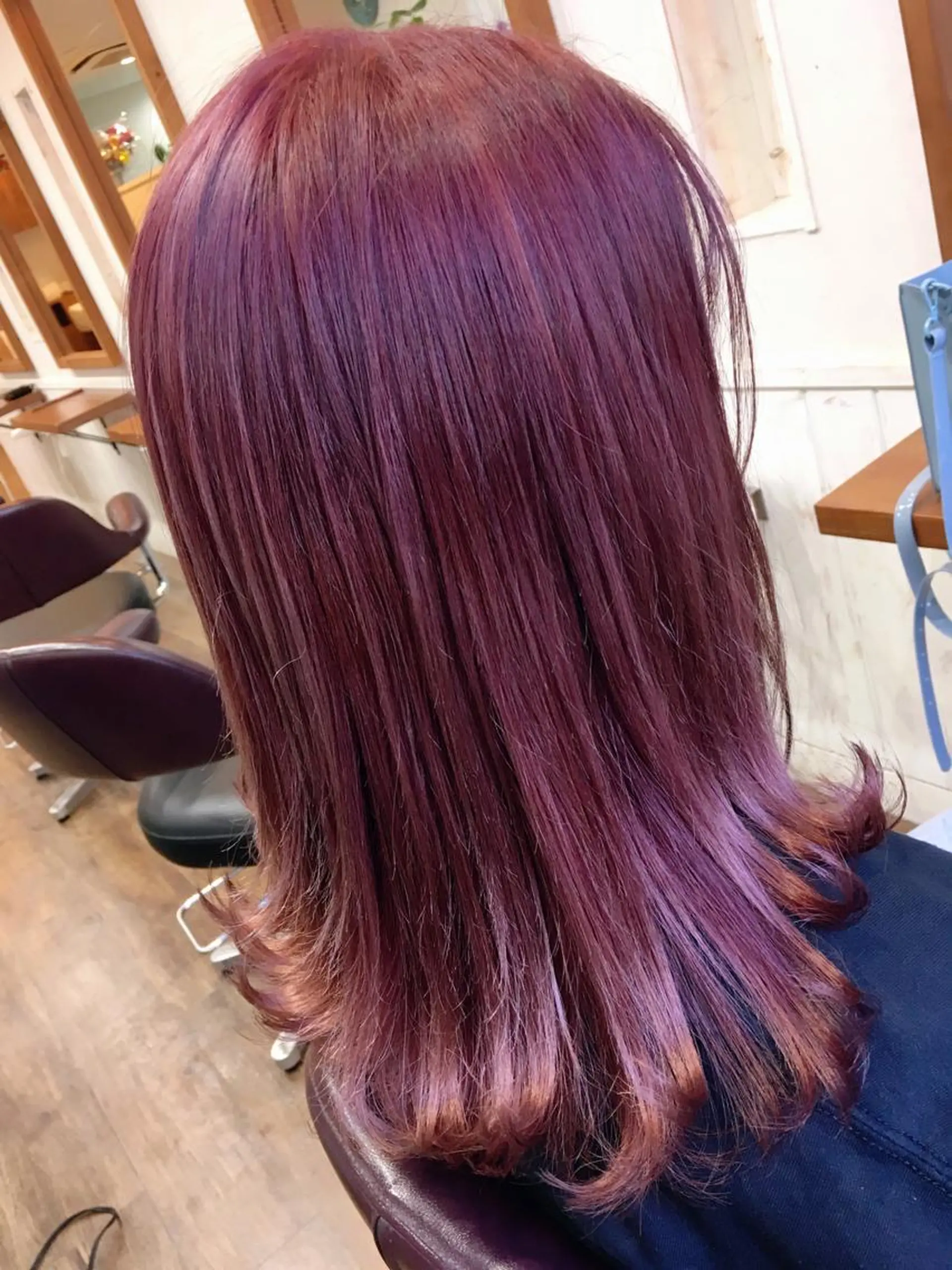 カラー 塩崎 明菜のヘアスタイル