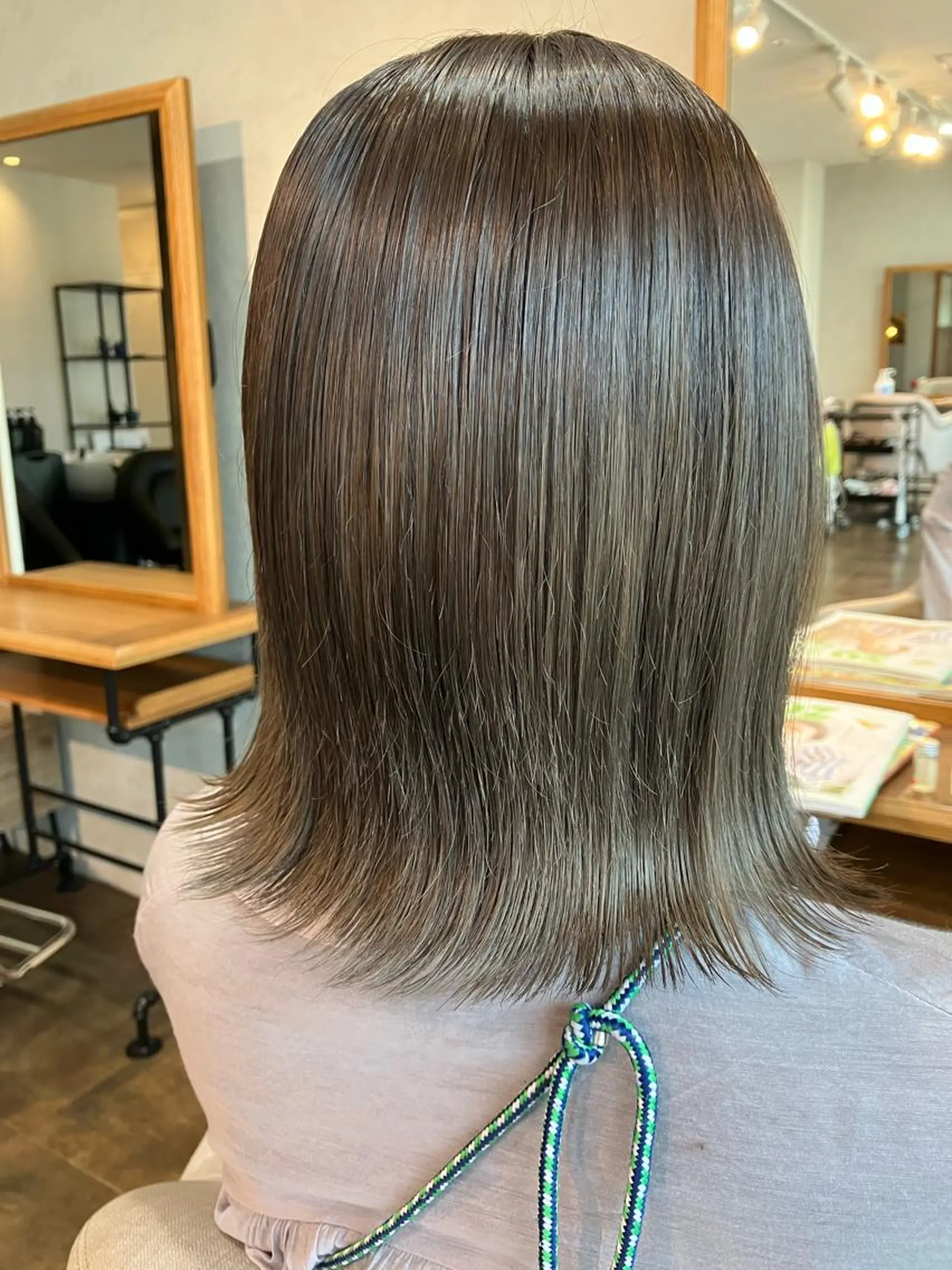 ミディアム カラー 切りっぱなしボブ グレージュ ボブ 外ハネヘア Hair&Make Nahoのマツエク・マツパデザイン