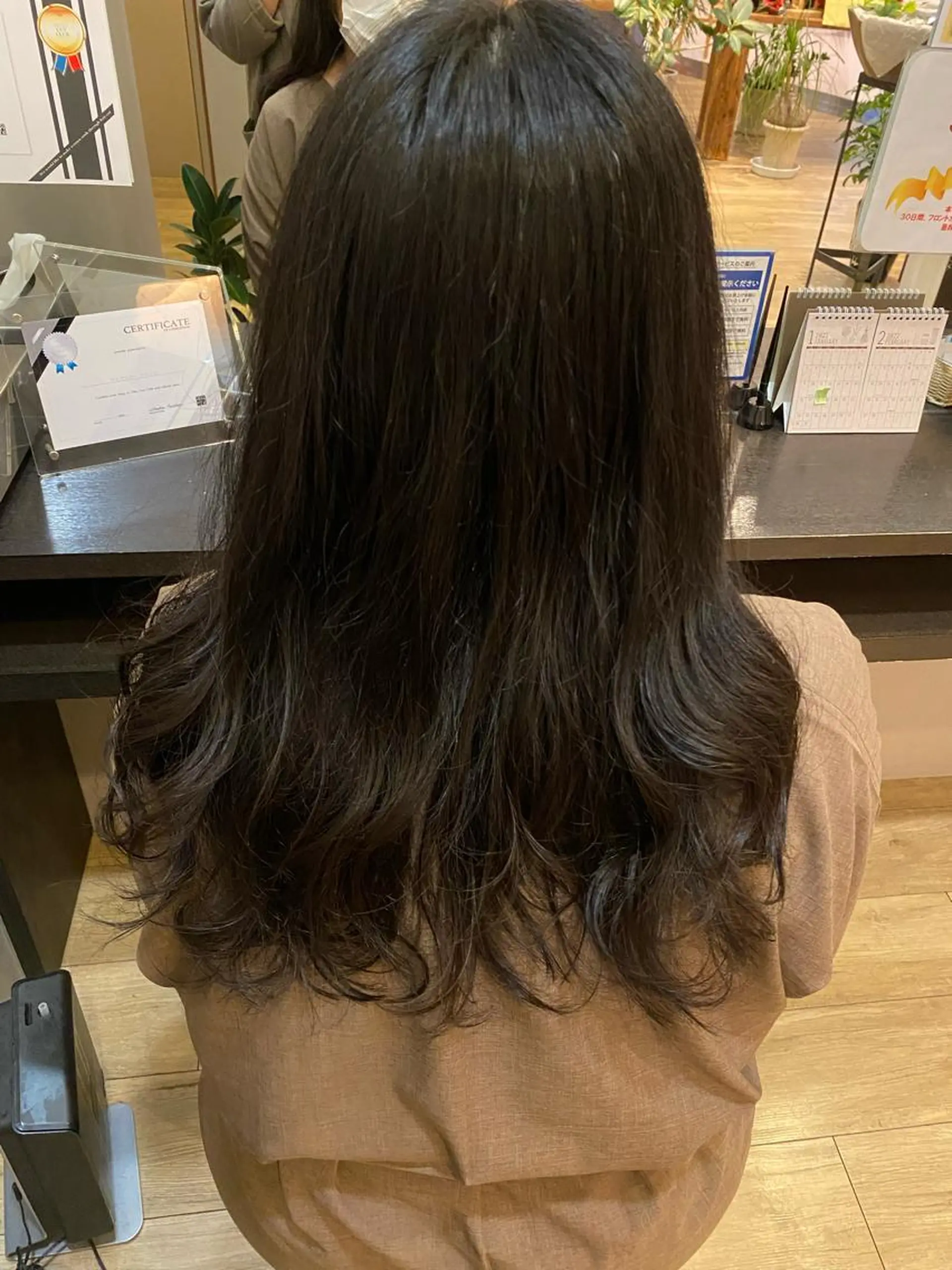 ロング パーマ XXXY'S Color Flip所属・小宮 真理奈のヘアスタイル