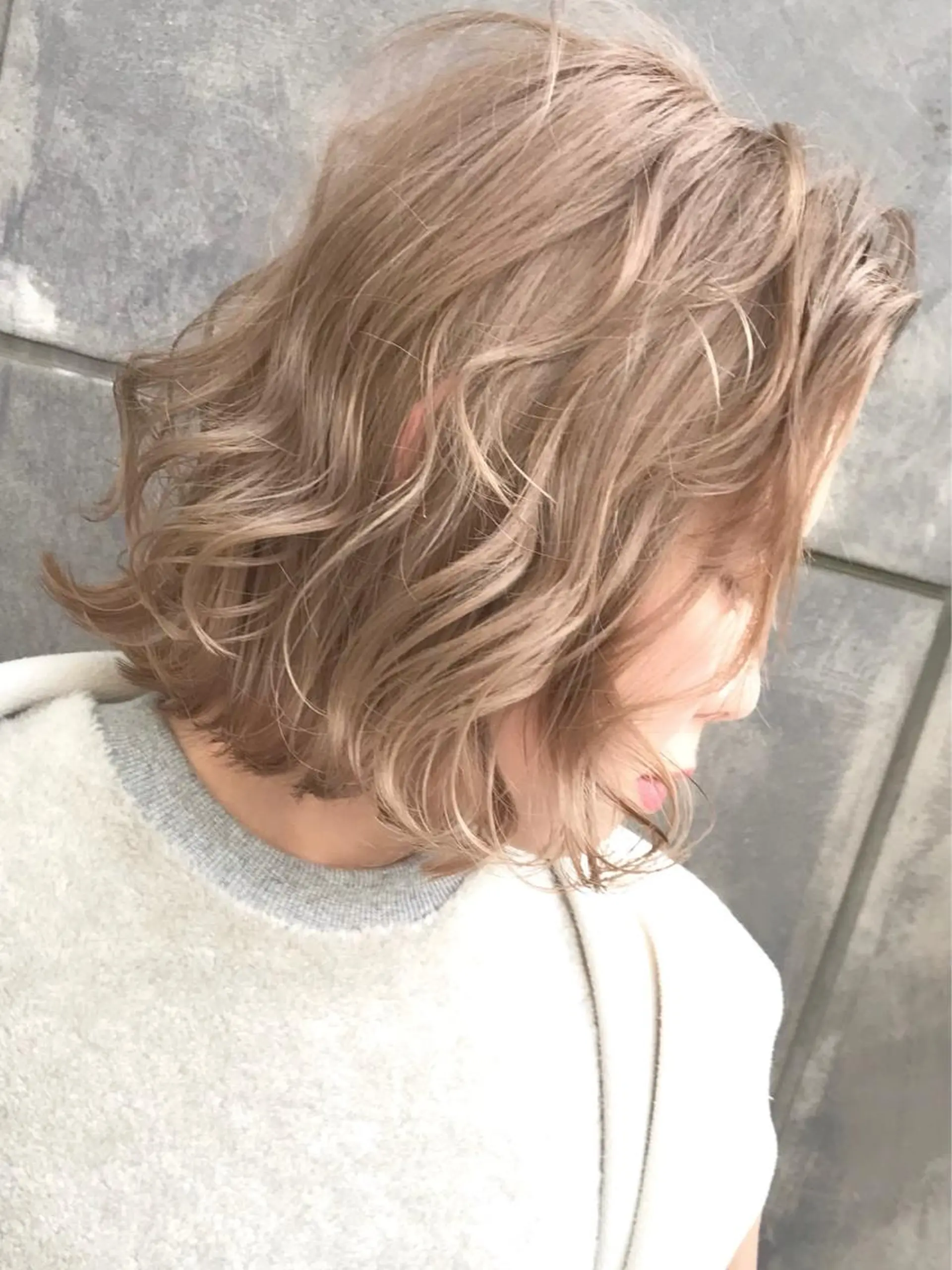 ミディアム カラー ブリーチ TOMOYAレイヤー ブリーチ縮毛矯正のヘアスタイル