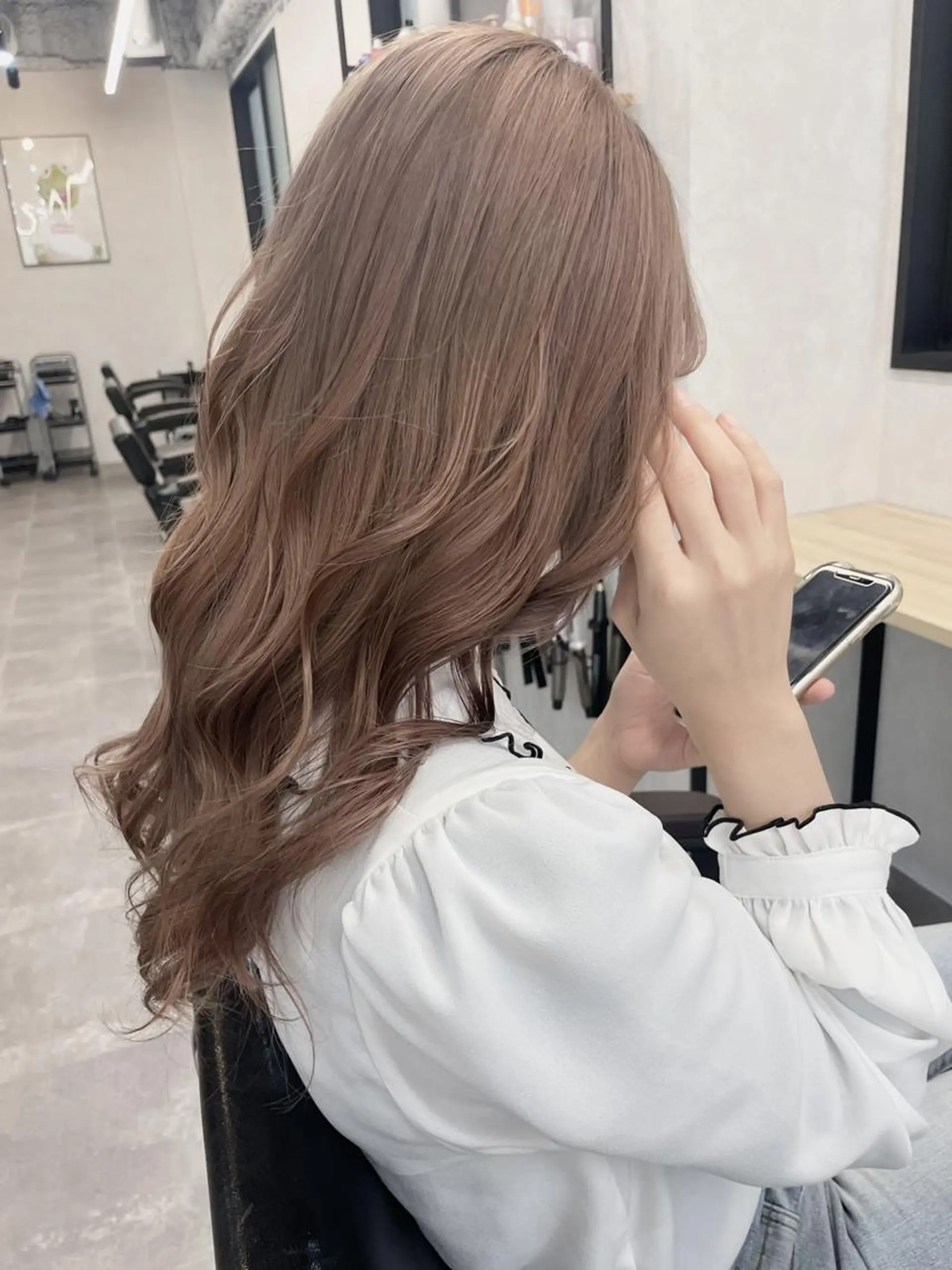 セミロング ヘアアレンジ カラー ハイトーン カラーのヘアスタイル
