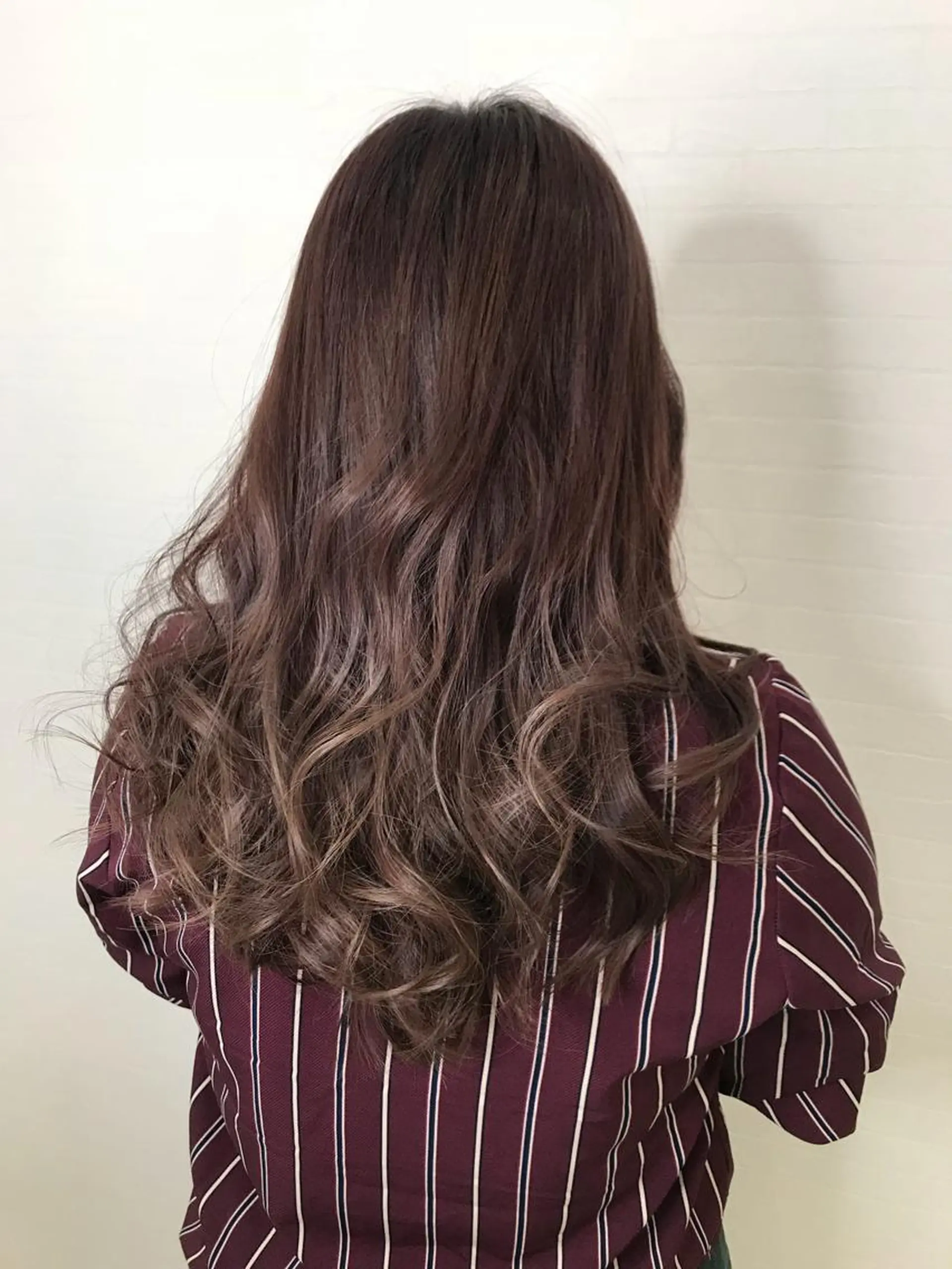 ロング カラー オリーブ/アッシュ やわらか透明感カラーのヘアスタイル