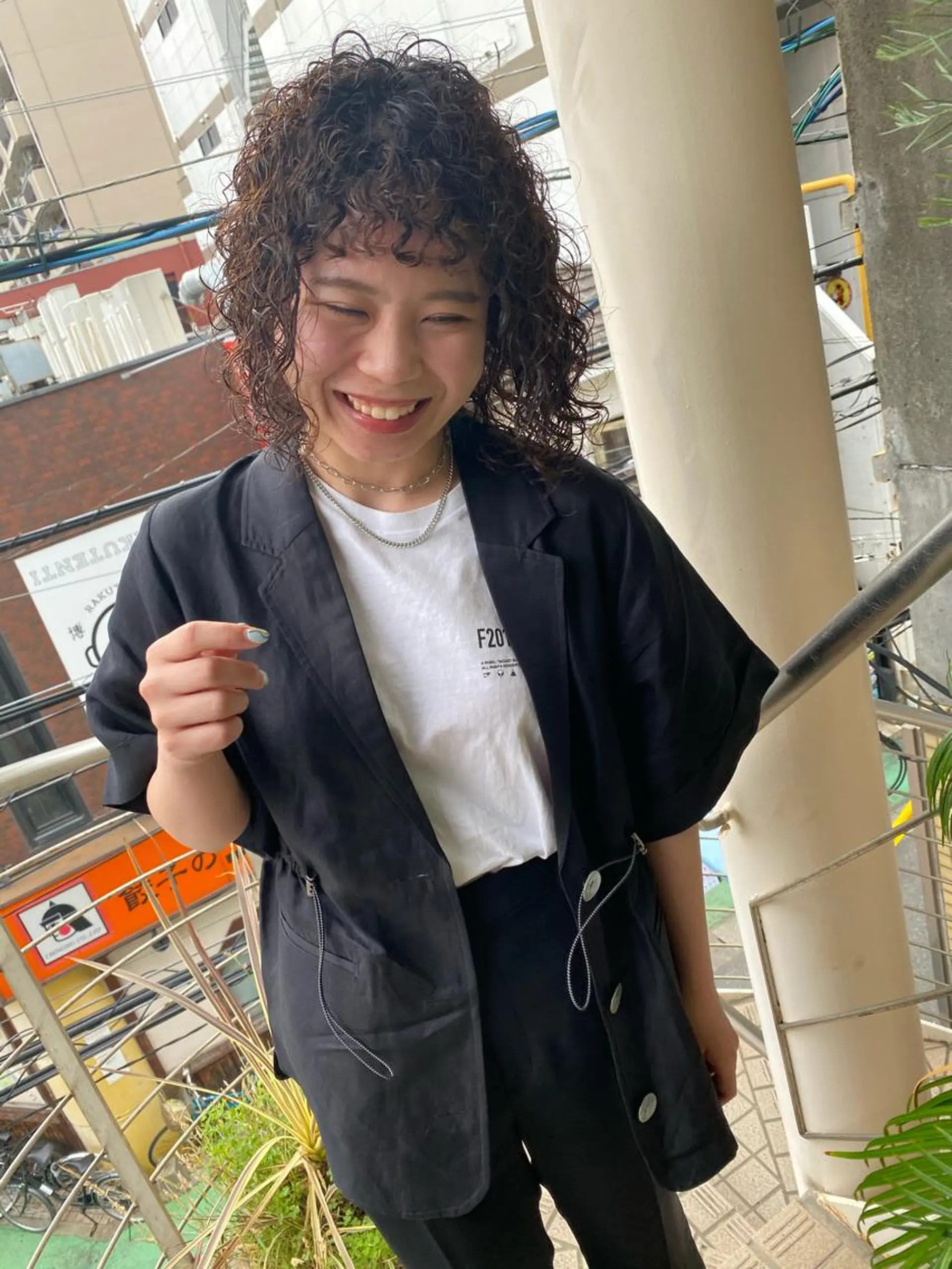 ミディアム パーマ qiie/ワンカラー インナーカラーのヘアスタイル